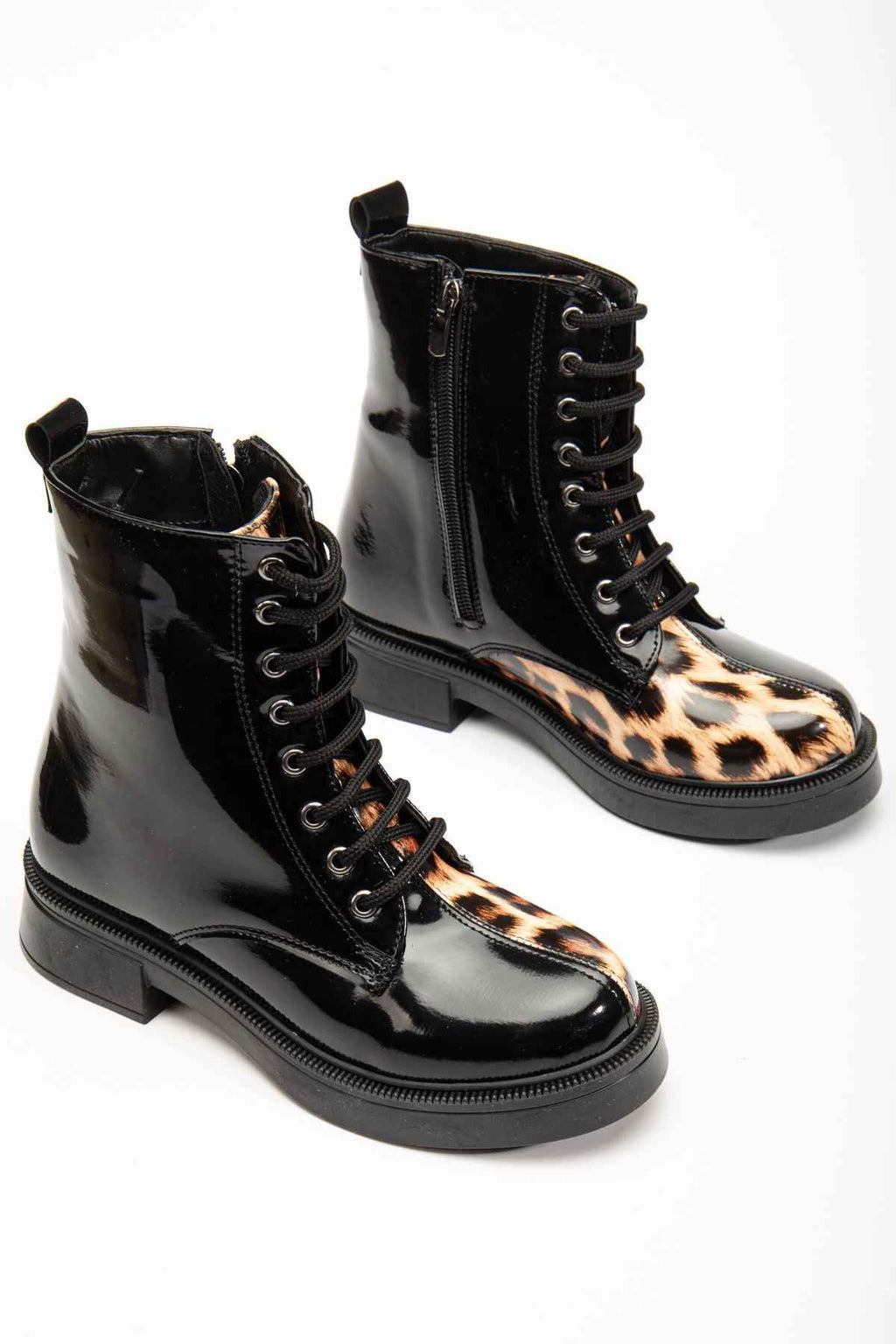 Ayakkabı Aşkı 02-3055 Siyah Rugan Leopar Bağcıklı Fermuarlı Günlük Kadın Bot