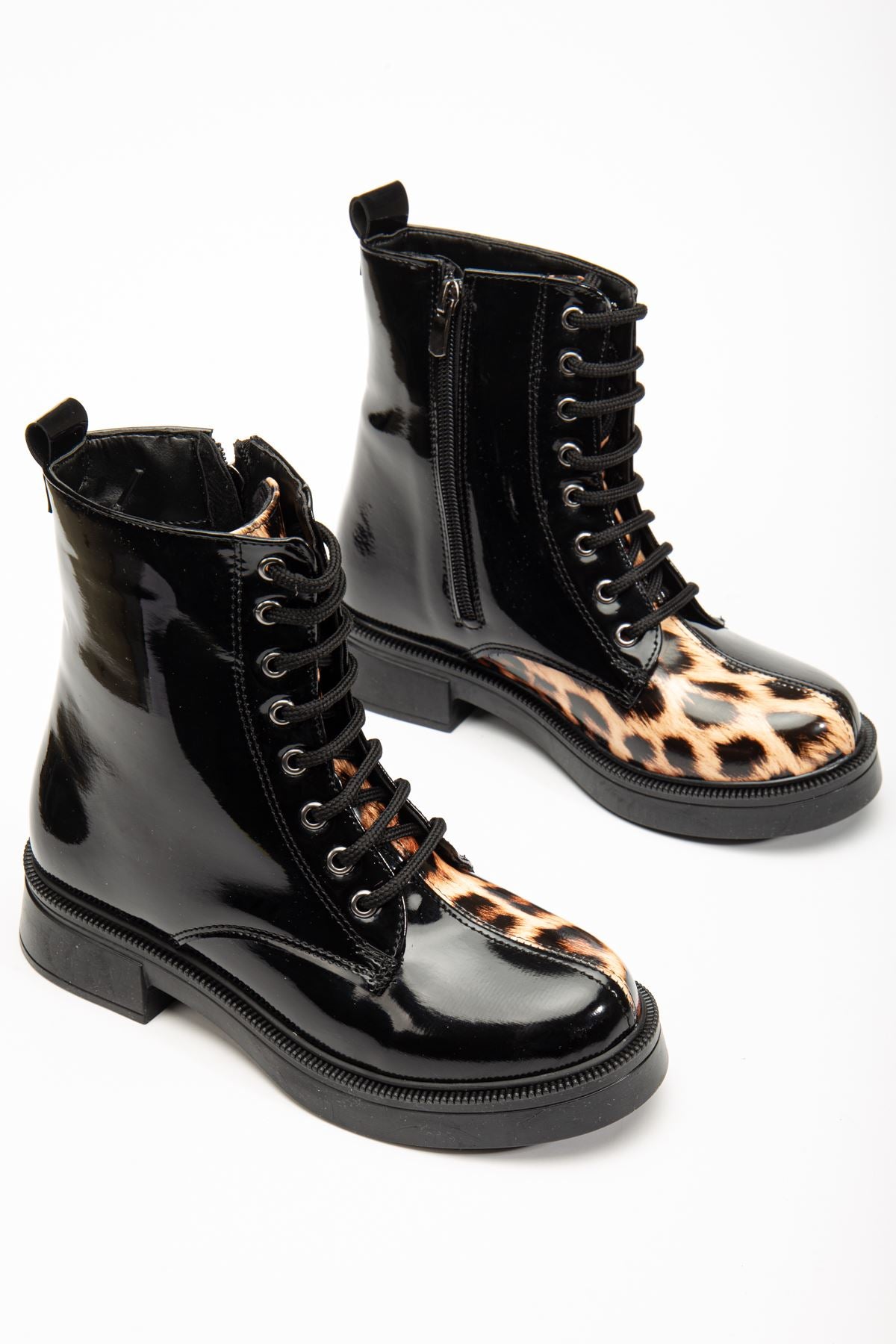 02-3055 Siyah Rugan Leopar Bağcıklı Fermuarlı Günlük Kadın Bot - Siyah