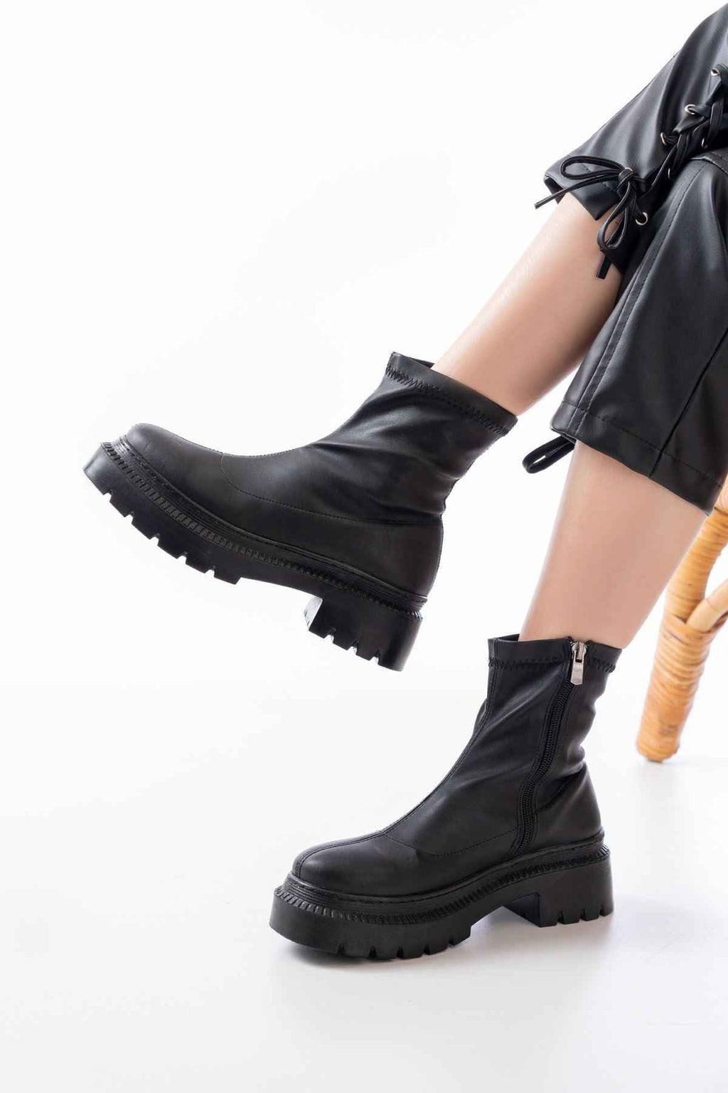 Ayakkabı Aşkı 236-2011 Siyah Streç Fermuarlı Günlük Kadın Bot