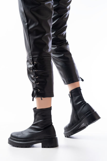 236-2011 Siyah Streç Fermuarlı Günlük Kadın Bot - Siyah