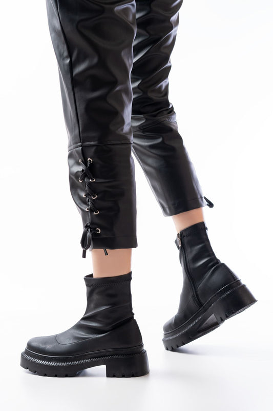 236-2011 Siyah Streç Fermuarlı Günlük Kadın Bot - Siyah