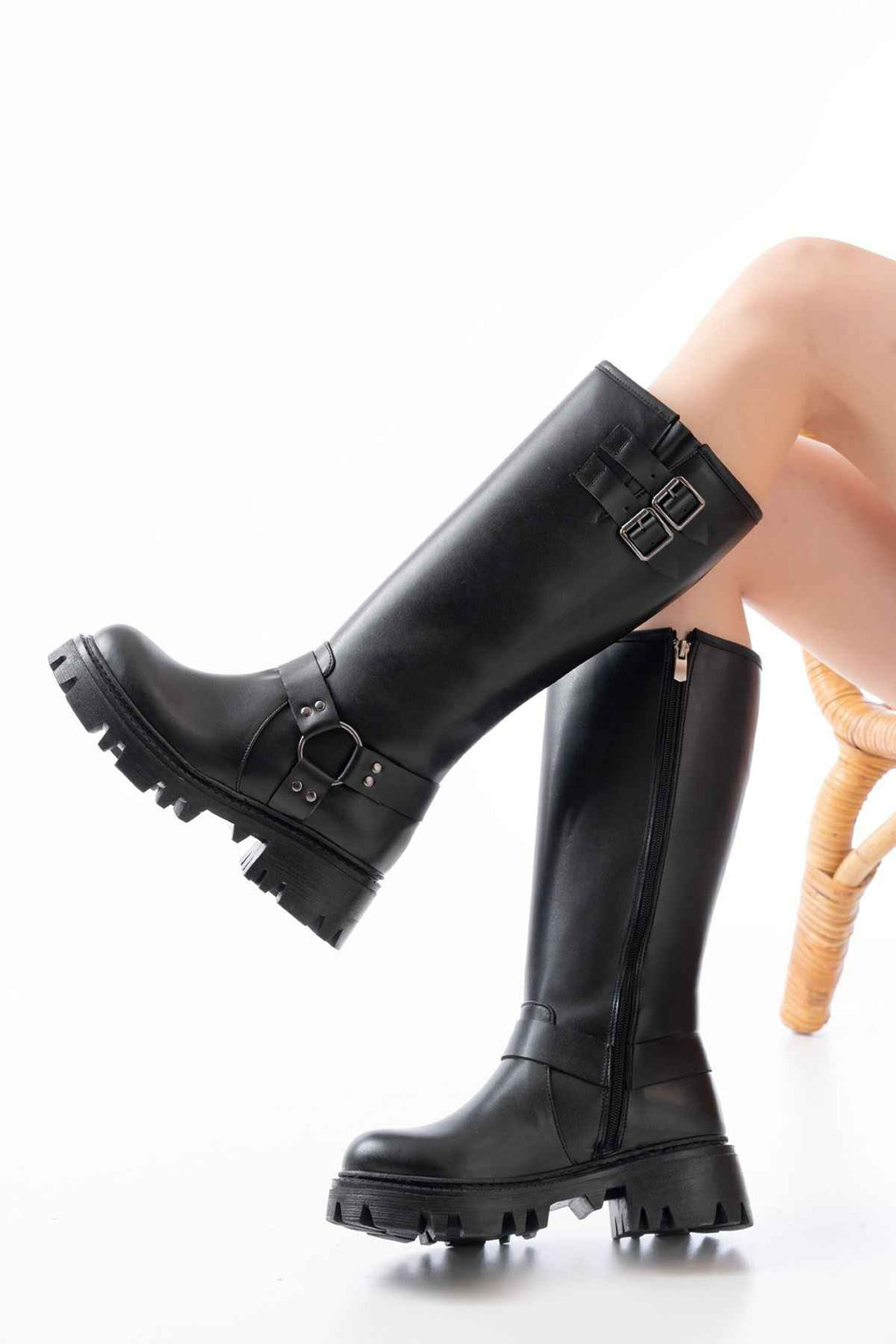 Ayakkabı Aşkı 868-3026 Siyah Toka Aksesuarlı Fermuarlı Günlük Kadın Çizme