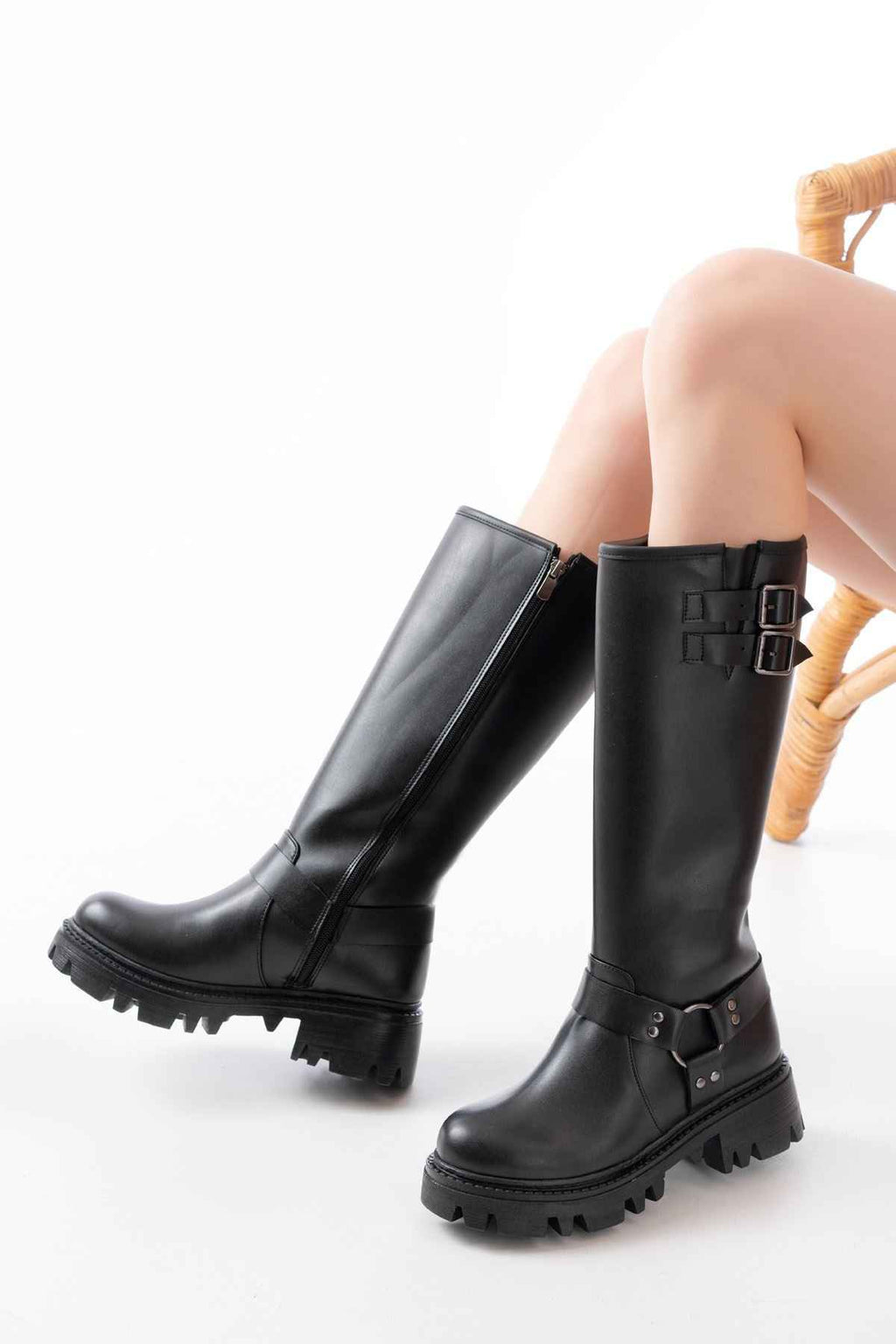 Ayakkabı Aşkı 868-3026 Siyah Toka Aksesuarlı Fermuarlı Günlük Kadın Çizme