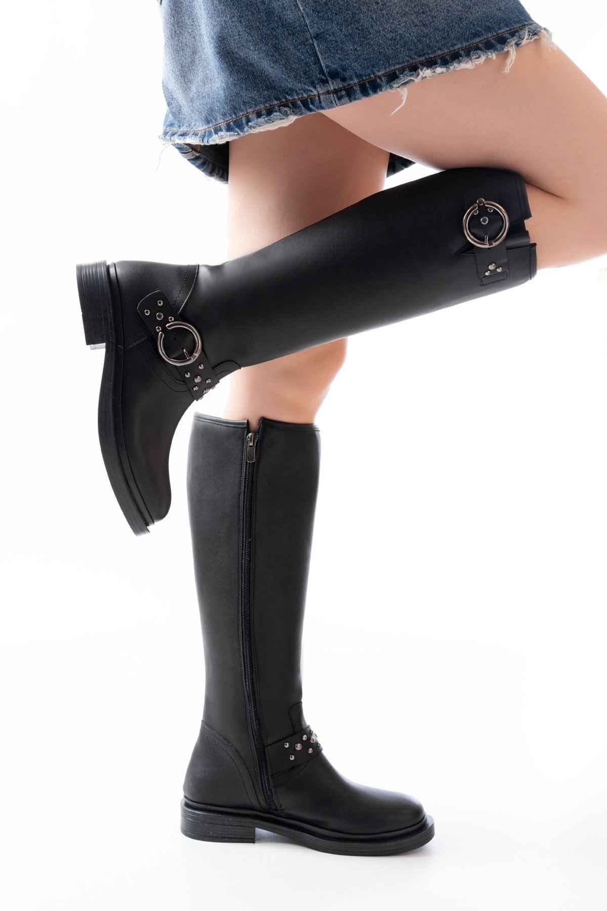 Ayakkabı Aşkı 2024-3004 Siyah Toka Aksesuarlı Lastikli Fermuarlı Günlük Kadın Çizme
