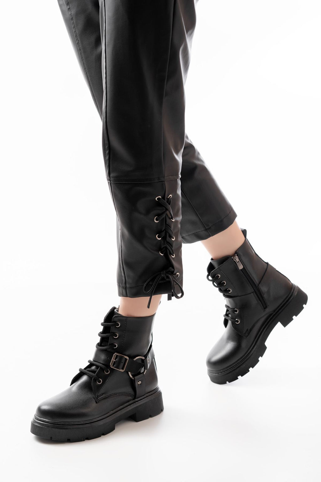 Ayakkabı Aşkı Siyah Toka Aksesuarlı Fermuarlı Günlük Kadın Bot