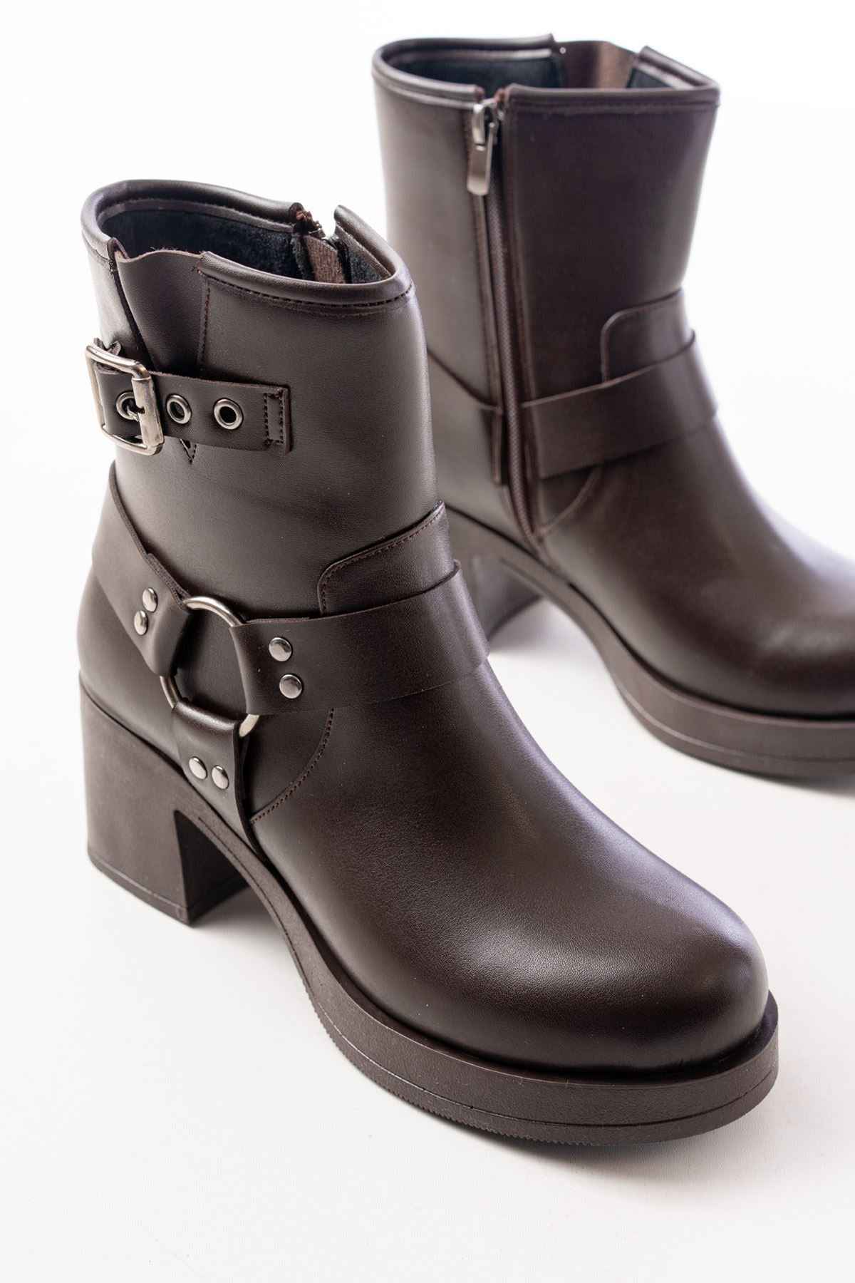 Ayakkabı Aşkı 5109-3042 Kahverengi Toka Aksesuarlı Fermuarlı Kalın Topuklu Günlük Kadın Bot