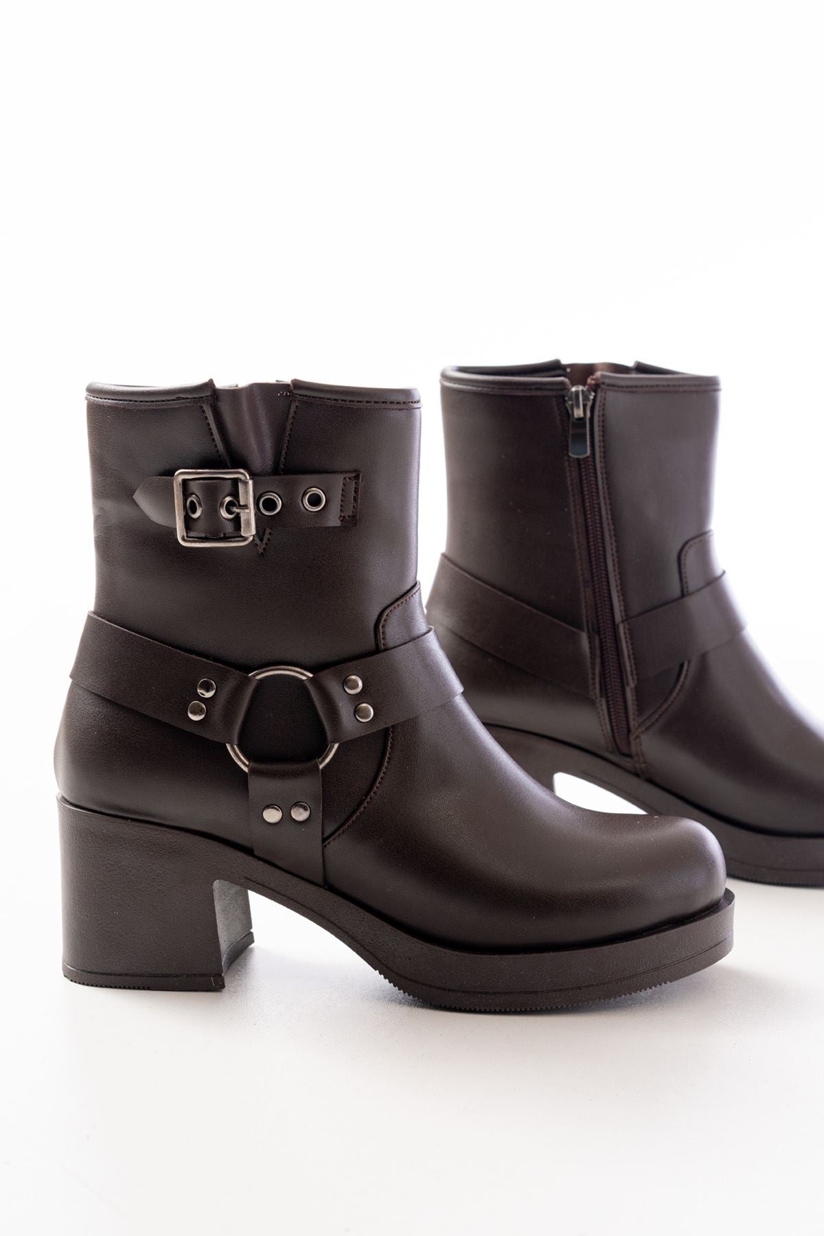 Ayakkabı Aşkı Kahverengi Toka Aksesuarlı Fermuarlı Kalın Topuklu Günlük Kadın Bot - Ayakkabı Aşkı