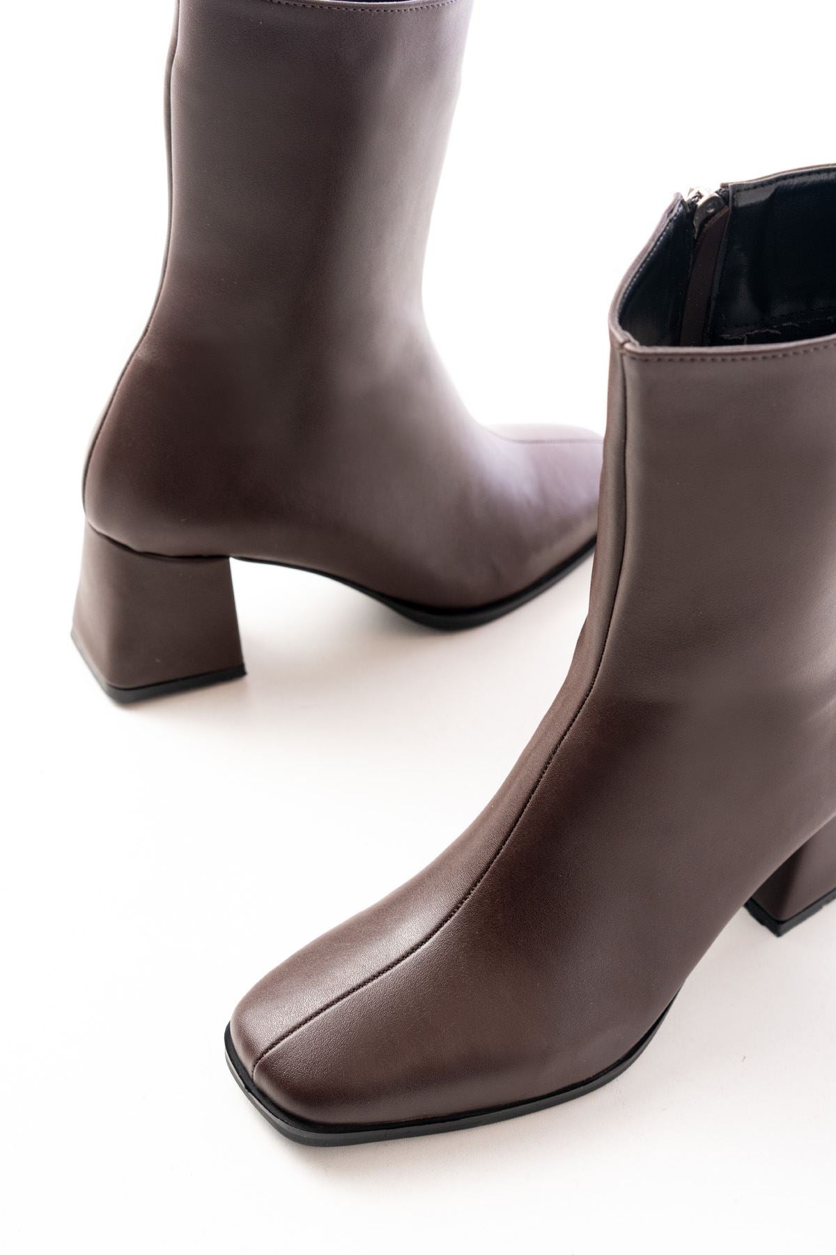 Ayakkabı Aşkı Kahve Topuklu Fermuarlı Kadın Bot