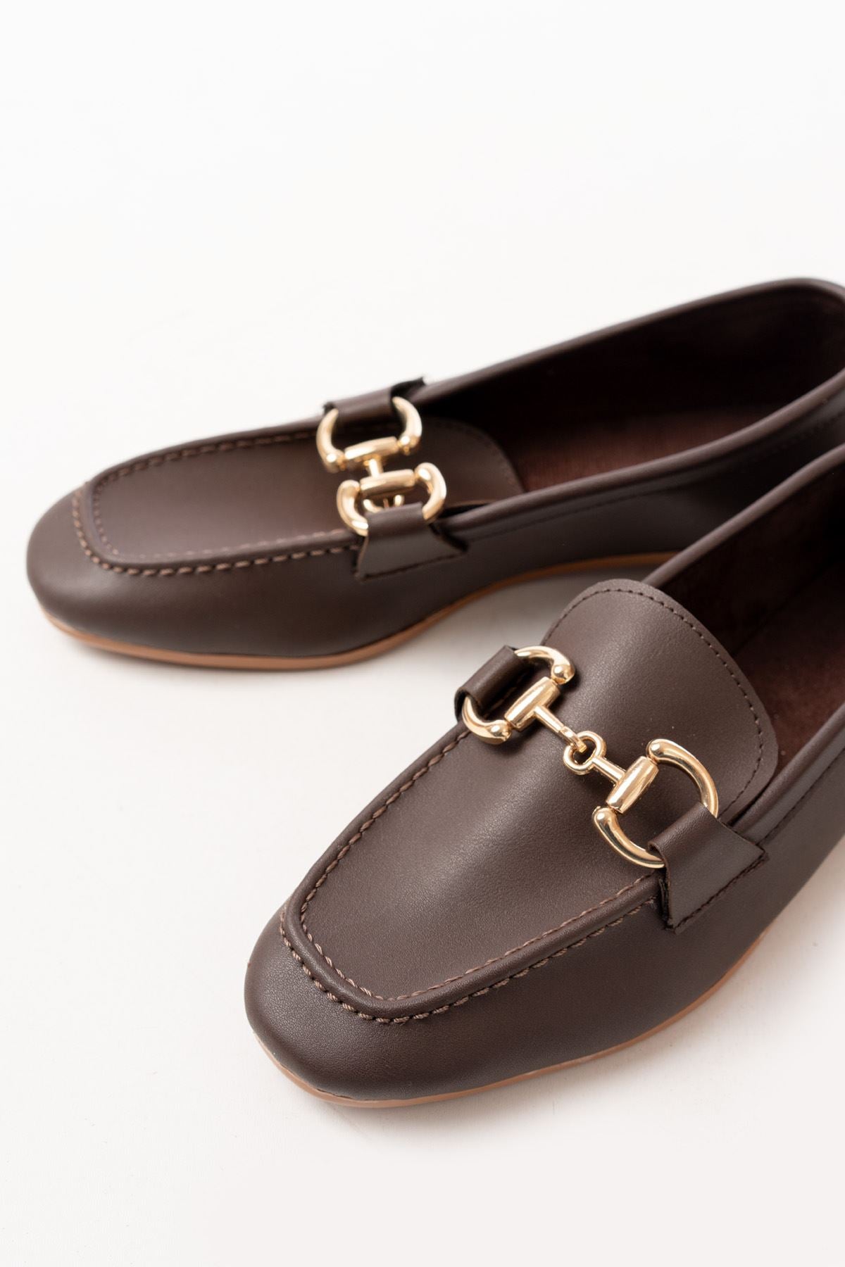 Ayakkabı Aşkı 303 Kahverengi Toka Aksesuarlı Günlük Kadın Babet - Ayakkabı Aşkı