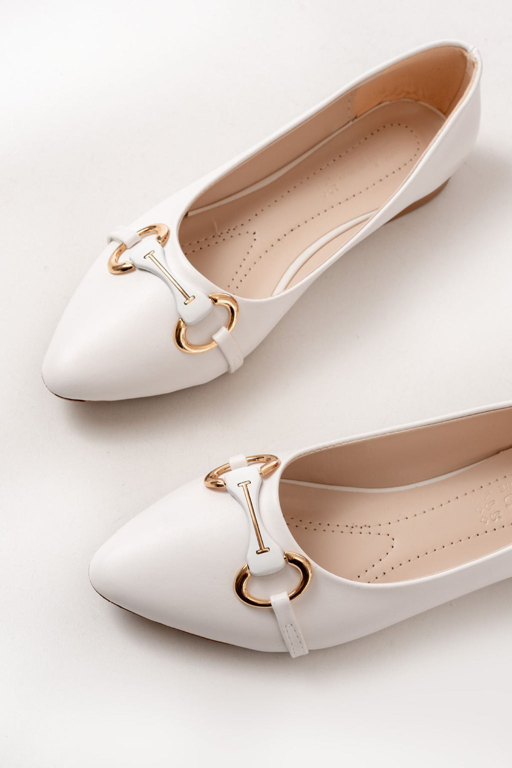 Ayakkabı Aşkı İNF-129 Beyaz Günlük Taş Aksesuarlı Babet - Ayakkabı Aşkı