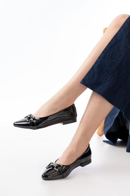 Ayakkabı Aşkı İNF-133 Siyah Rugan Taşlı Tokalı Günlük Kadın Babet