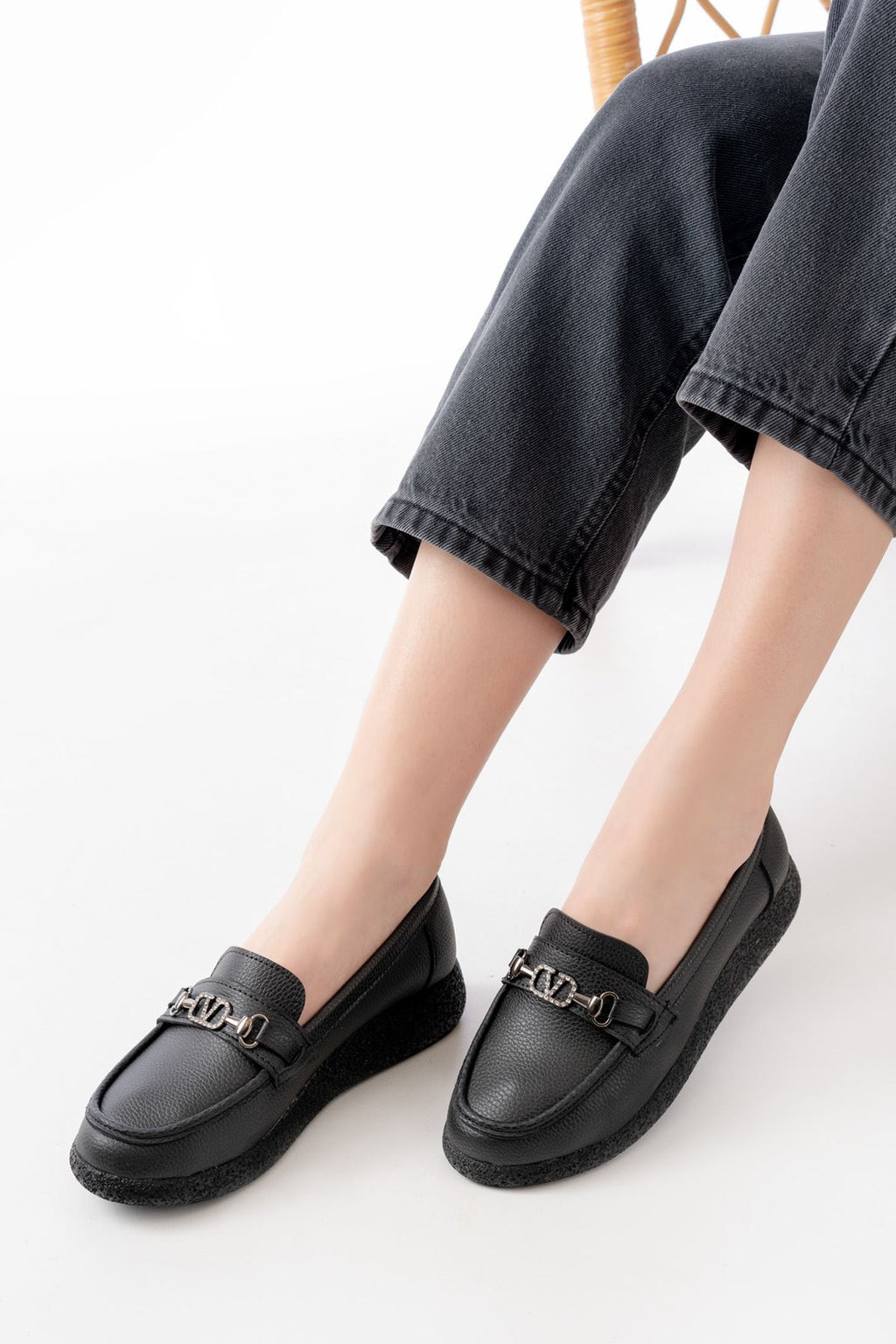 Ayakkabı Aşkı İNF-15-01 Siyah Taş Aksesuarlı Günlük Kadın Ayakkabı - Ayakkabı Aşkı