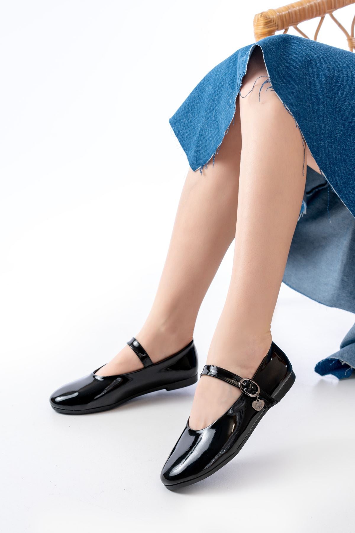 Ayakkabı Aşkı İNF-324 Siyah Rugan Baretli Tokalı Günlük Kadın Babet - Ayakkabı Aşkı