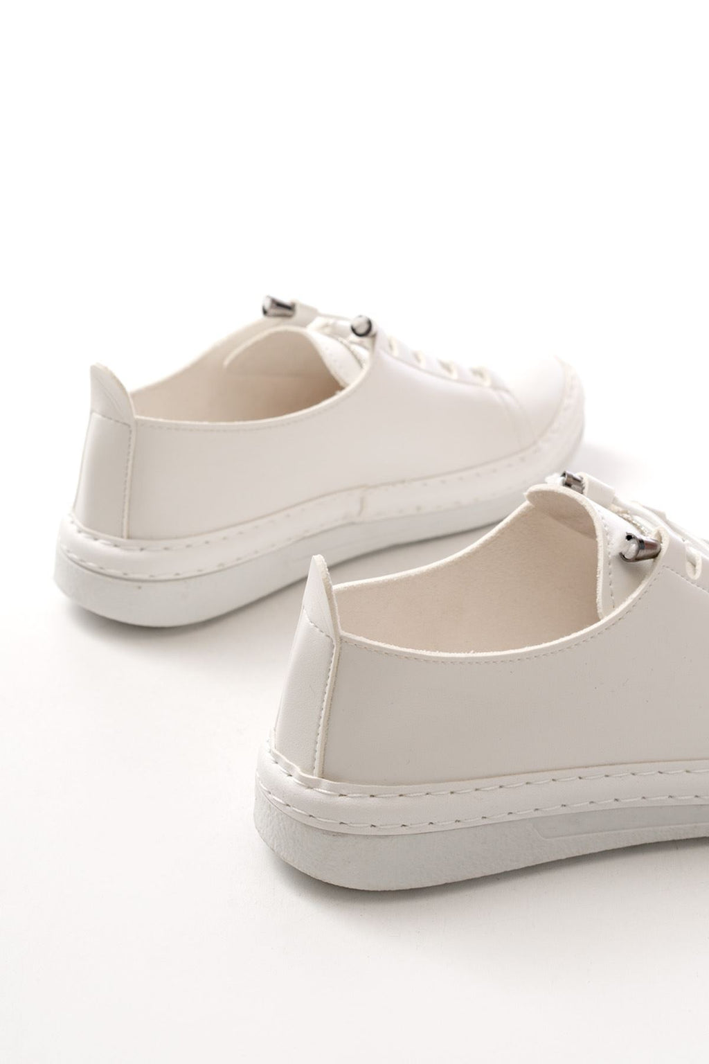 Ayakkabı Aşkı Beyaz Bağcıklı Taş Aksesuarlı Günlük Spor Ayakkabı - Ayakkabı Aşkı