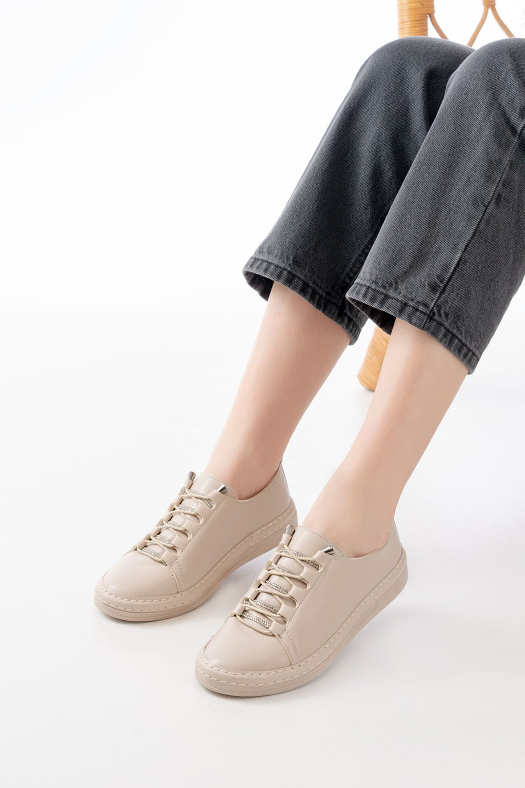 Ayakkabı Aşkı Bej Bağcıklı Taş Aksesuarlı Günlük Spor Ayakkabı - Ayakkabı Aşkı