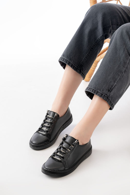 MK-9026 Siyah Bağcıklı  Taş Aksesuarlı Günlük Spor Ayakkabı - Siyah