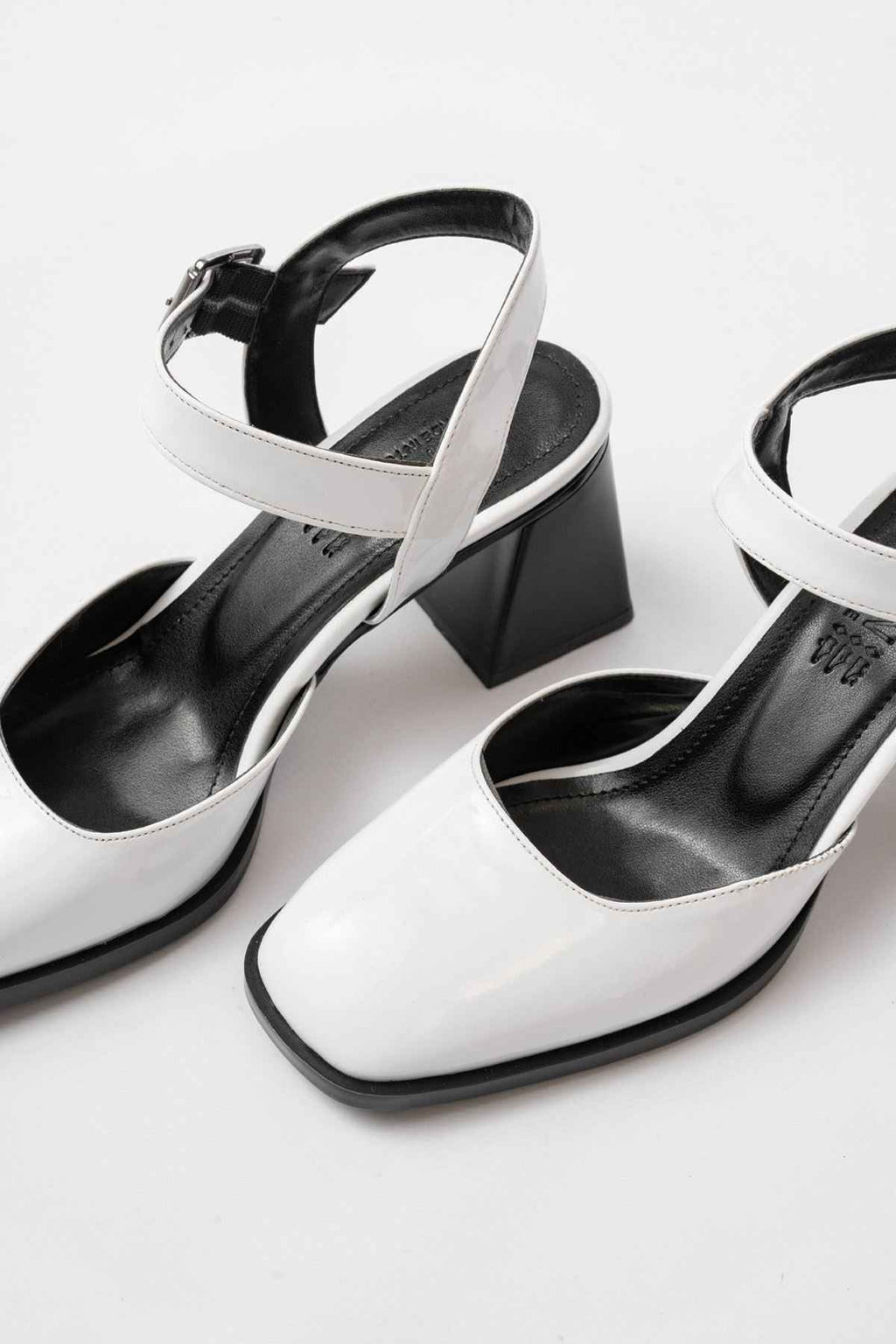 Ayakkabı Aşkı Inf-40450 Beyaz Rugan Günlük Arkası Açık Topuklu Bayan Ayakkabı