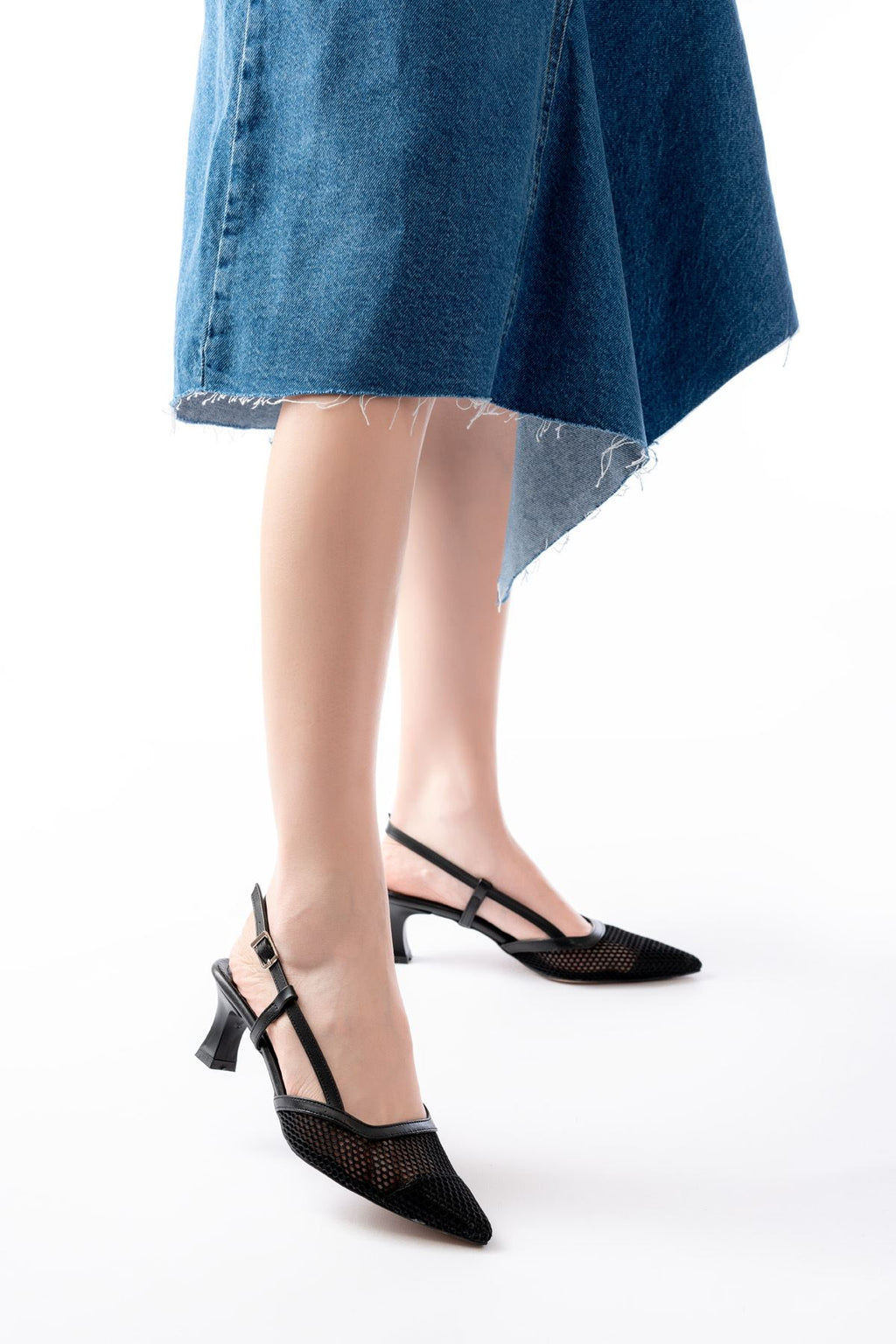 K-607 Siyah Günlük Fileli Arkası Açık 7 cm Topuklu Bayan Ayakkabı - Siyah