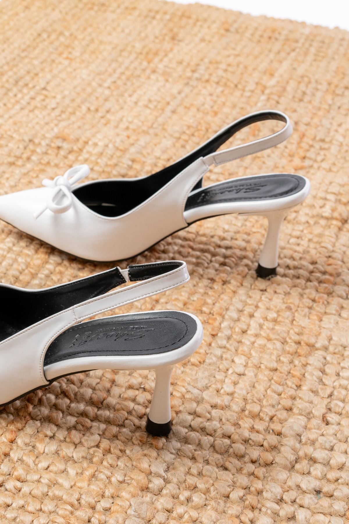 Ayakkabı Aşkı İNF-45 Beyaz Rugan Günlük Arkası Açık Fiyonklu Topuklu Bayan Ayakkabı