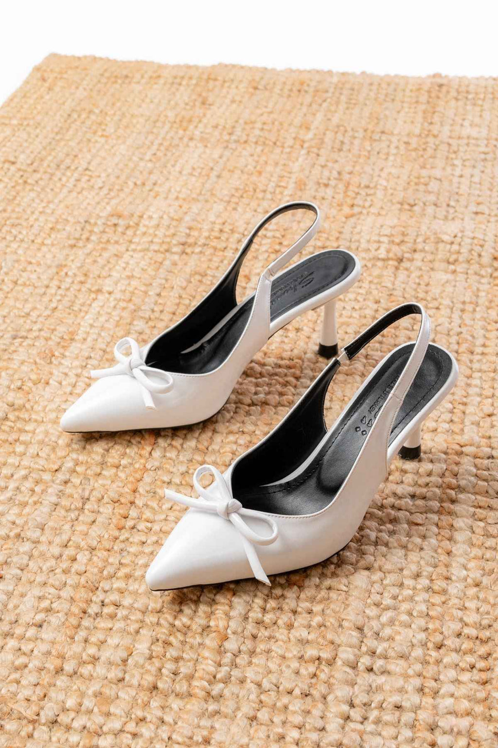 Ayakkabı Aşkı Inf-4500 Beyaz Rugan Günlük Arkası Açık Fiyonklu Topuklu Bayan Ayakkabı