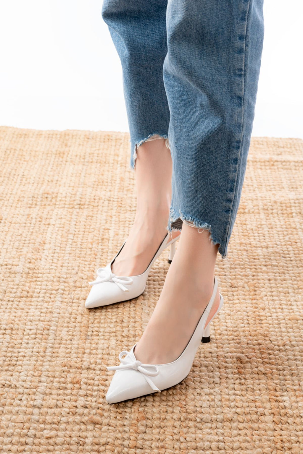 Ayakkabı Aşkı İNF-45 Beyaz Rugan Günlük Arkası Açık Fiyonklu Topuklu Bayan Ayakkabı - Ayakkabı Aşkı