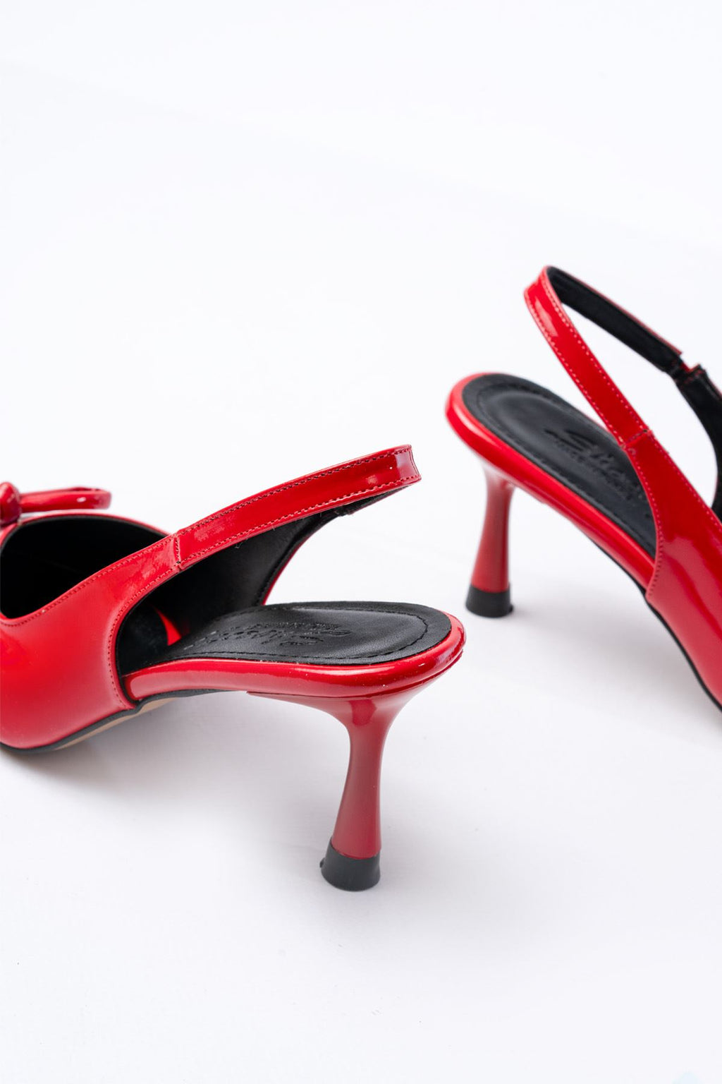 Ayakkabı Aşkı İNF-45 Kırmızı Rugan Günlük Arkası Açık Fiyonklu Topuklu Bayan Ayakkabı - Ayakkabı Aşkı