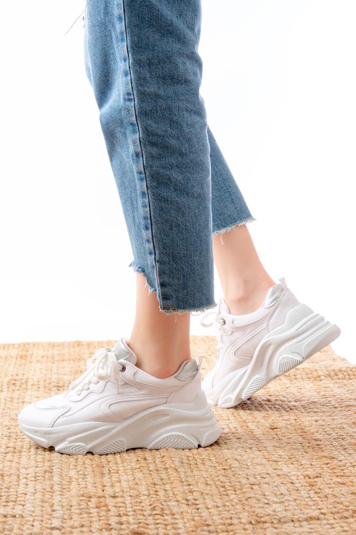 SP-149 Beyaz Gümüş Bağcıklı Fileli Günlük Spor Ayakkabı - Beyaz