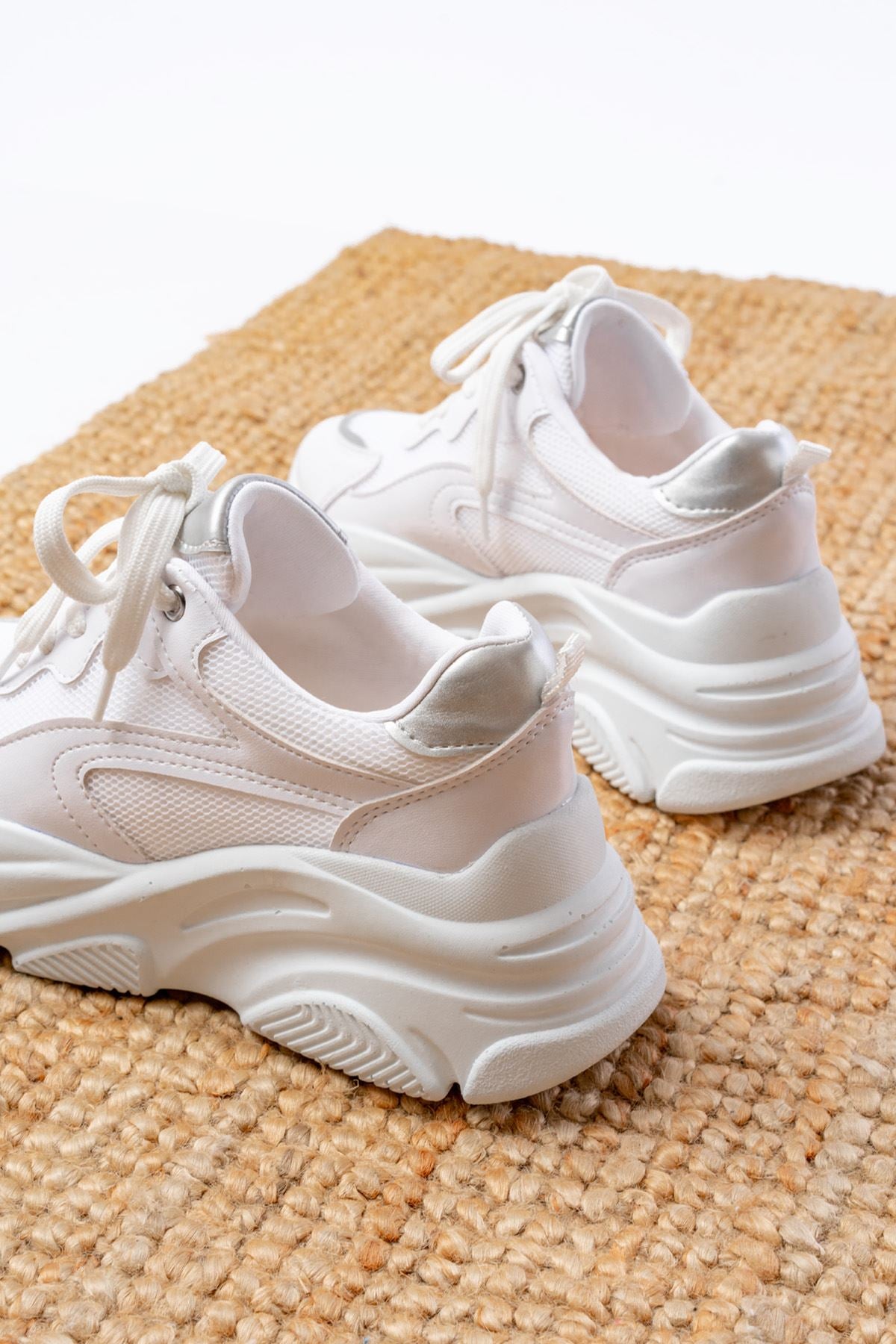 Ayakkabı Aşkı Beyaz Gümüş Bağcıklı Fileli Günlük Spor Ayakkabı - Ayakkabı Aşkı