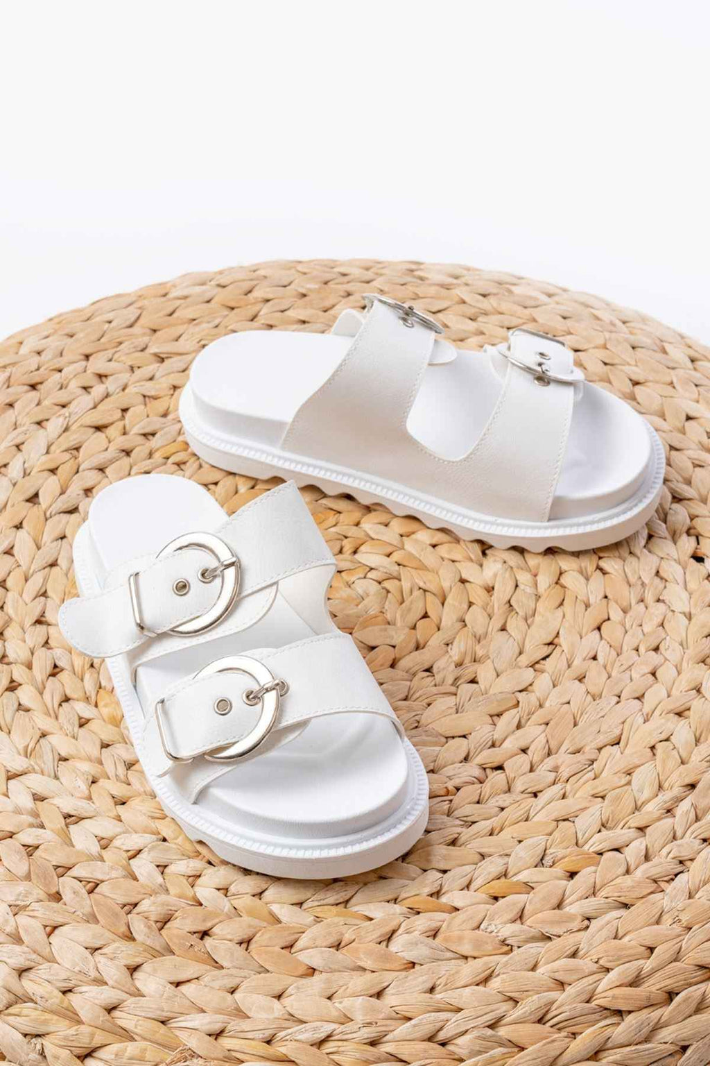 Ayakkabı Aşkı Dm-6010 Beyaz Toka Aksesuarlı Günlük Kadın Terlik