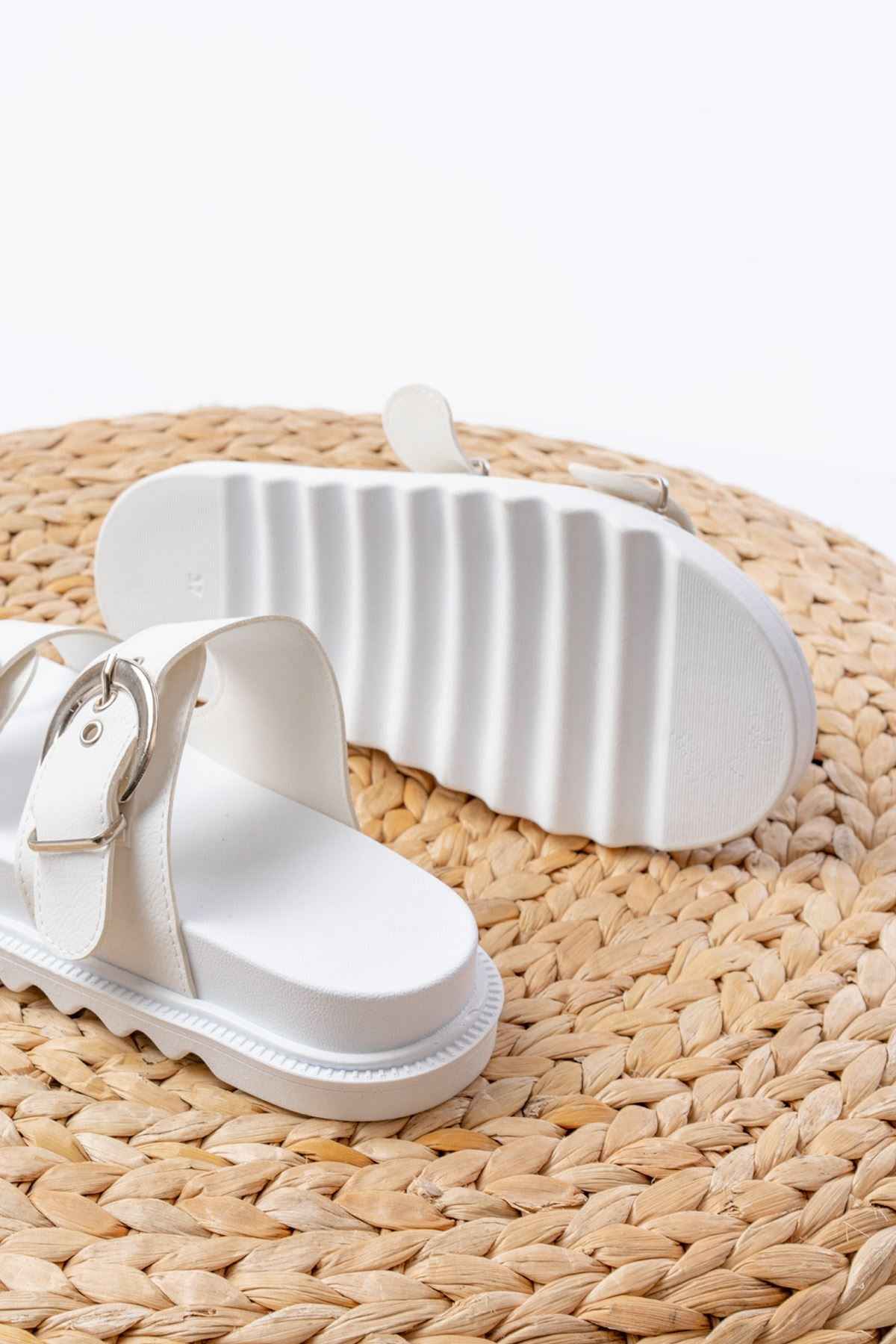 Ayakkabı Aşkı Dm-6010 Beyaz Toka Aksesuarlı Günlük Kadın Terlik