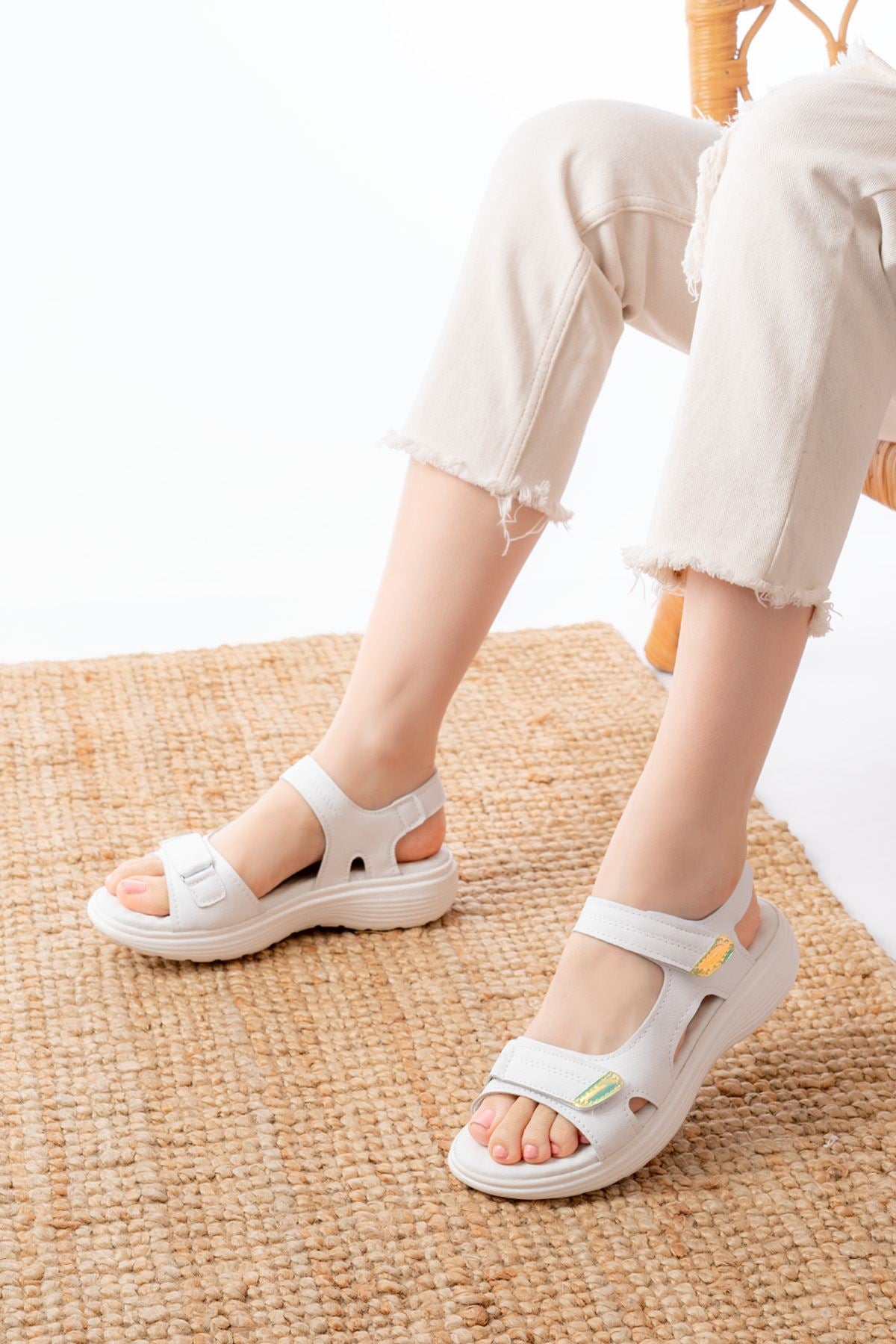 Ayakkabı Aşkı Beyaz Baret Cırtlı Dikişli Günlük Kadın Sandalet - Ayakkabı Aşkı