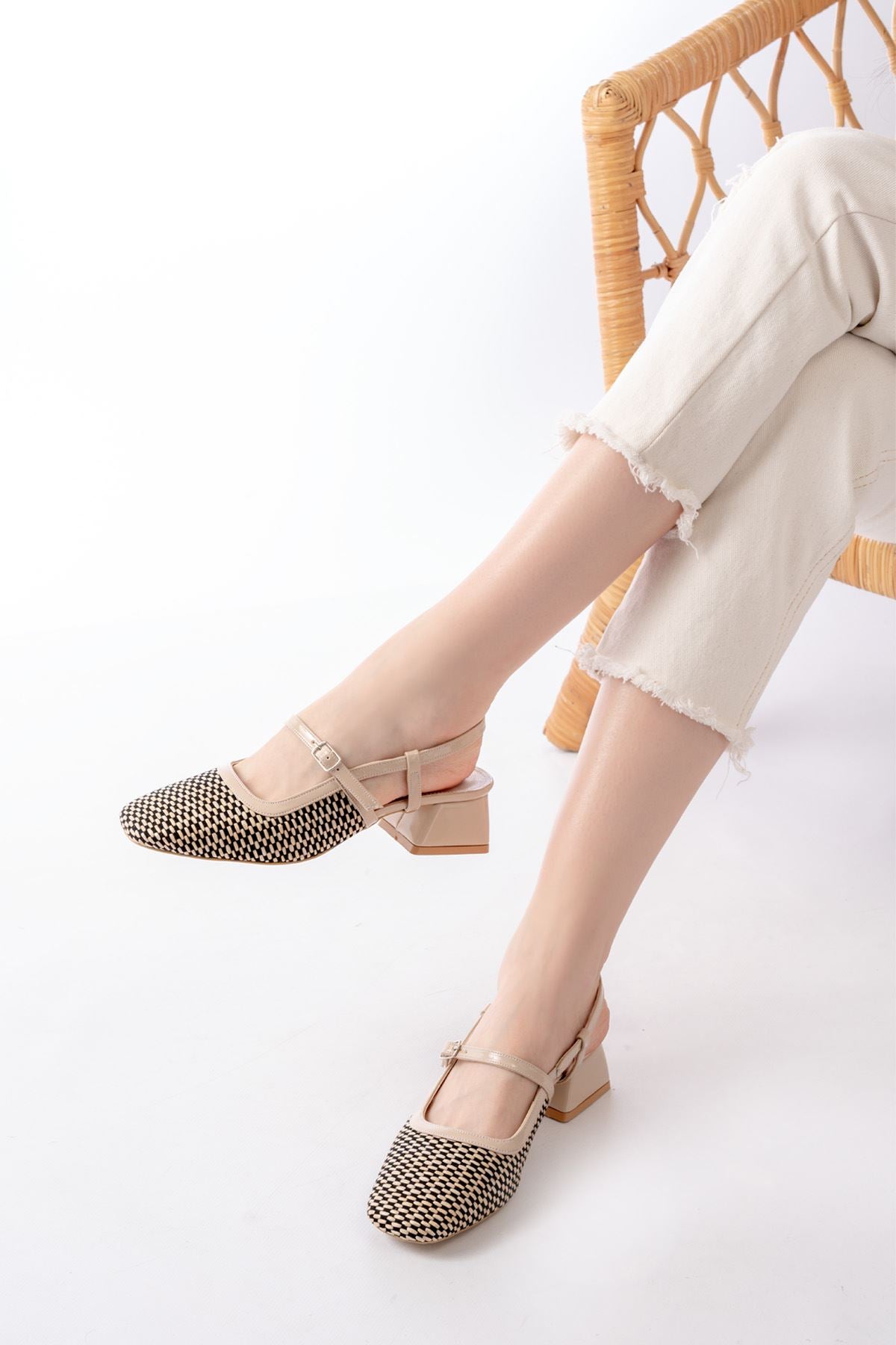 Ayakkabı Aşkı 72 Bej Desenli Arkası Açık Günlük Kadın Sandalet - Ayakkabı Aşkı