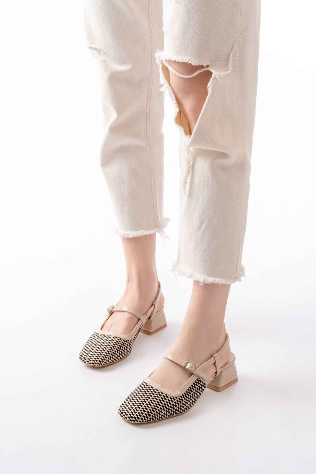 Ayakkabı Aşkı 720 Bej Desenli Arkası Açık Günlük Kadın Sandalet