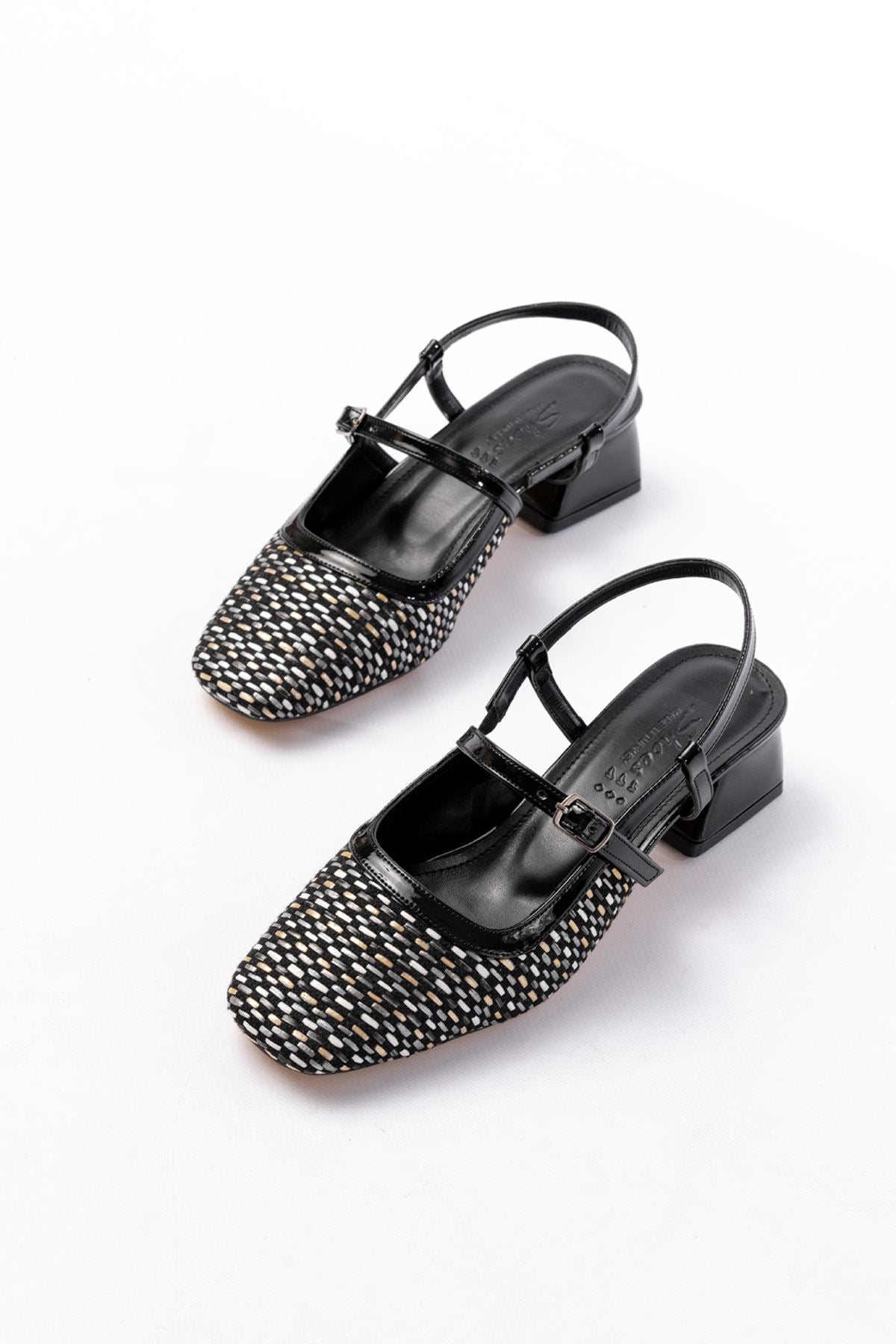 Ayakkabı Aşkı 72 Siyah Desenli Arkası Açık Günlük Kadın Sandalet