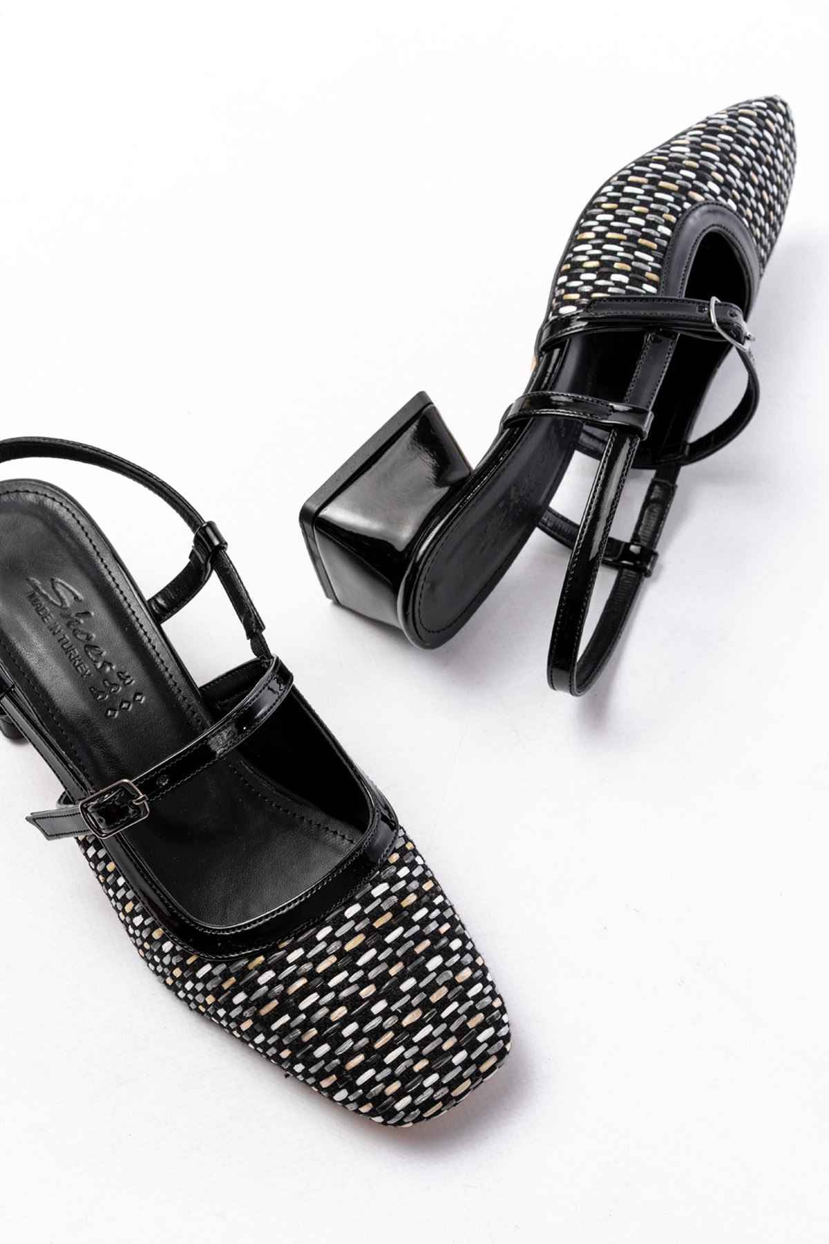 Ayakkabı Aşkı 720 Siyah Desenli Arkası Açık Günlük Kadın Sandalet