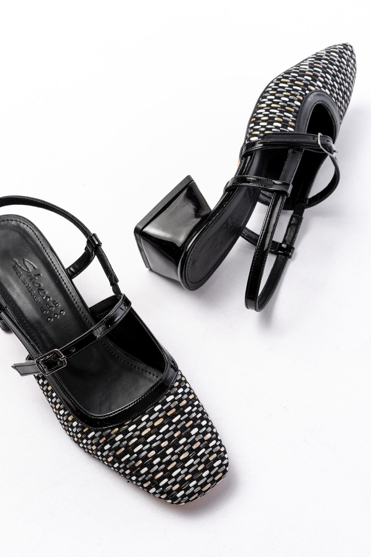 Ayakkabı Aşkı 72 Siyah Desenli Arkası Açık Günlük Kadın Sandalet