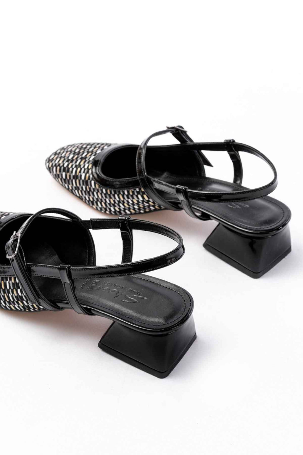 Ayakkabı Aşkı 720 Siyah Desenli Arkası Açık Günlük Kadın Sandalet