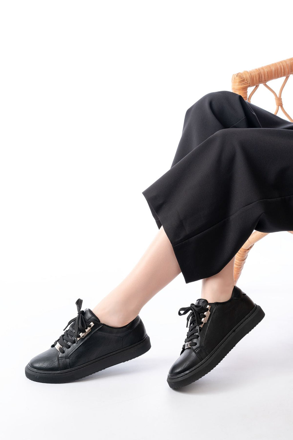 P-910 Siyah Bağcıklı Taban Dikişli Günlük Kadın Spor - Siyah