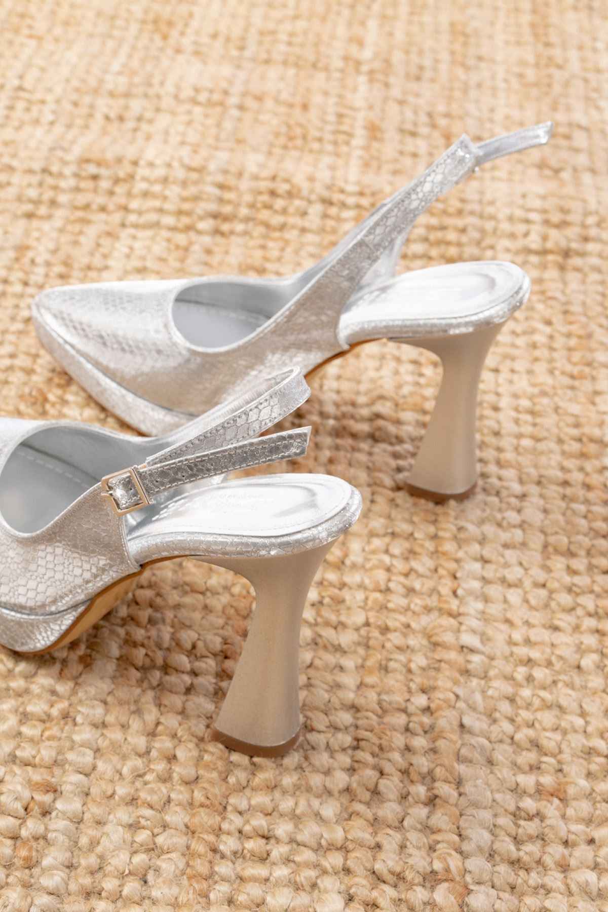 Ayakkabı Aşkı B-2101 Gümüş Günlük Arkası Açık Yılan Desenli Topuklu Bayan Ayakkabı