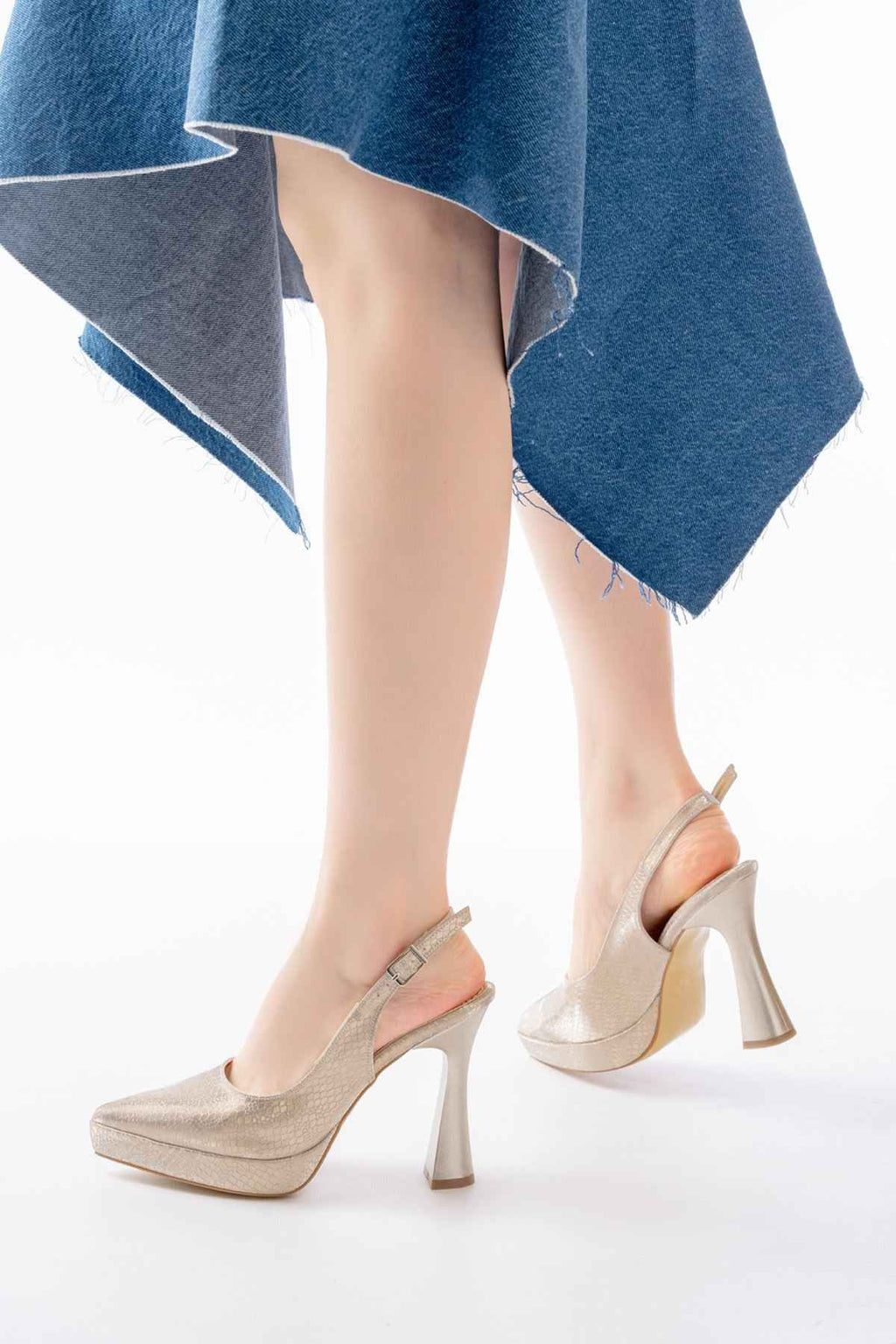 Ayakkabı Aşkı B-2101 Gold Günlük Arkası Açık Yılan Desenli Topuklu Bayan Ayakkabı