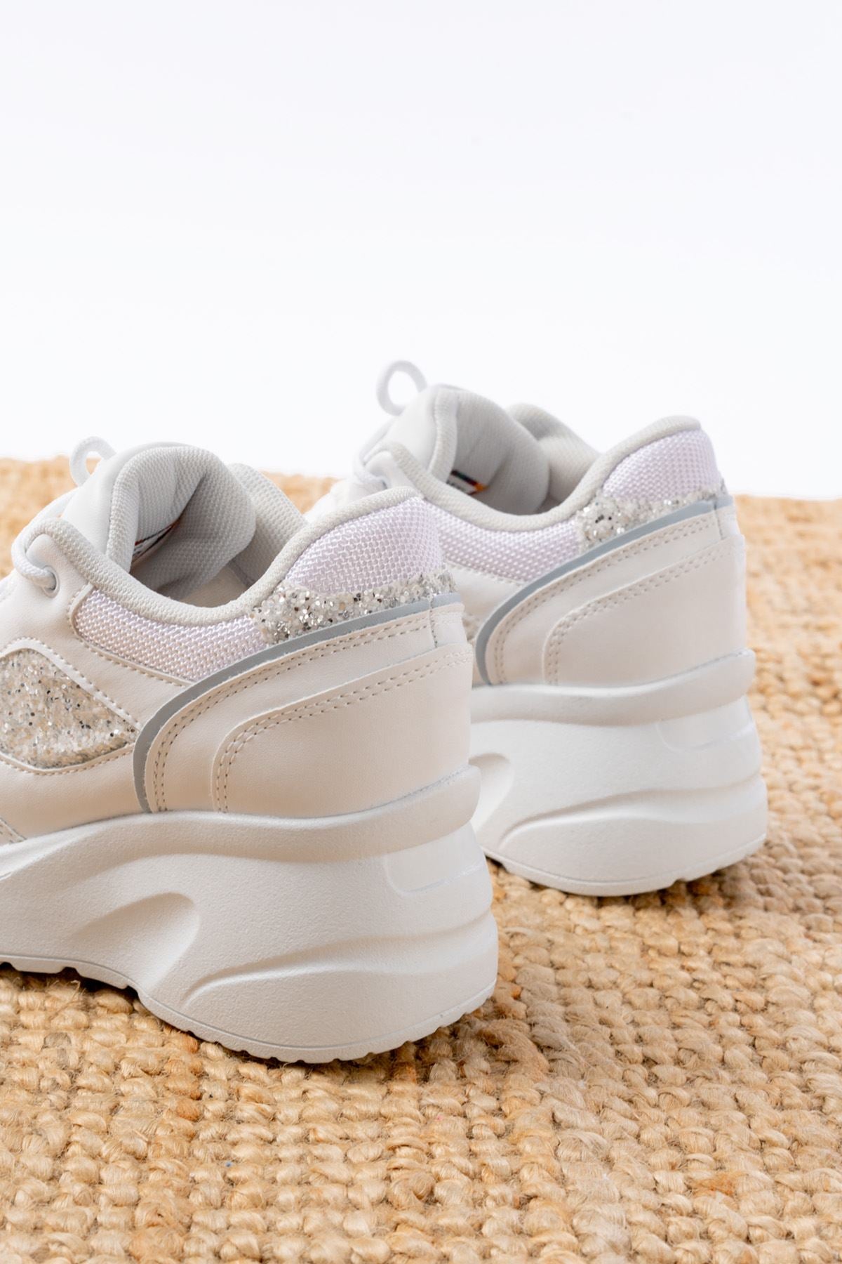 Ayakkabı Aşkı Beyaz Günlük Bağcıklı Taş Aksesuarlı Yazlık Spor Ayakkabı - Ayakkabı Aşkı