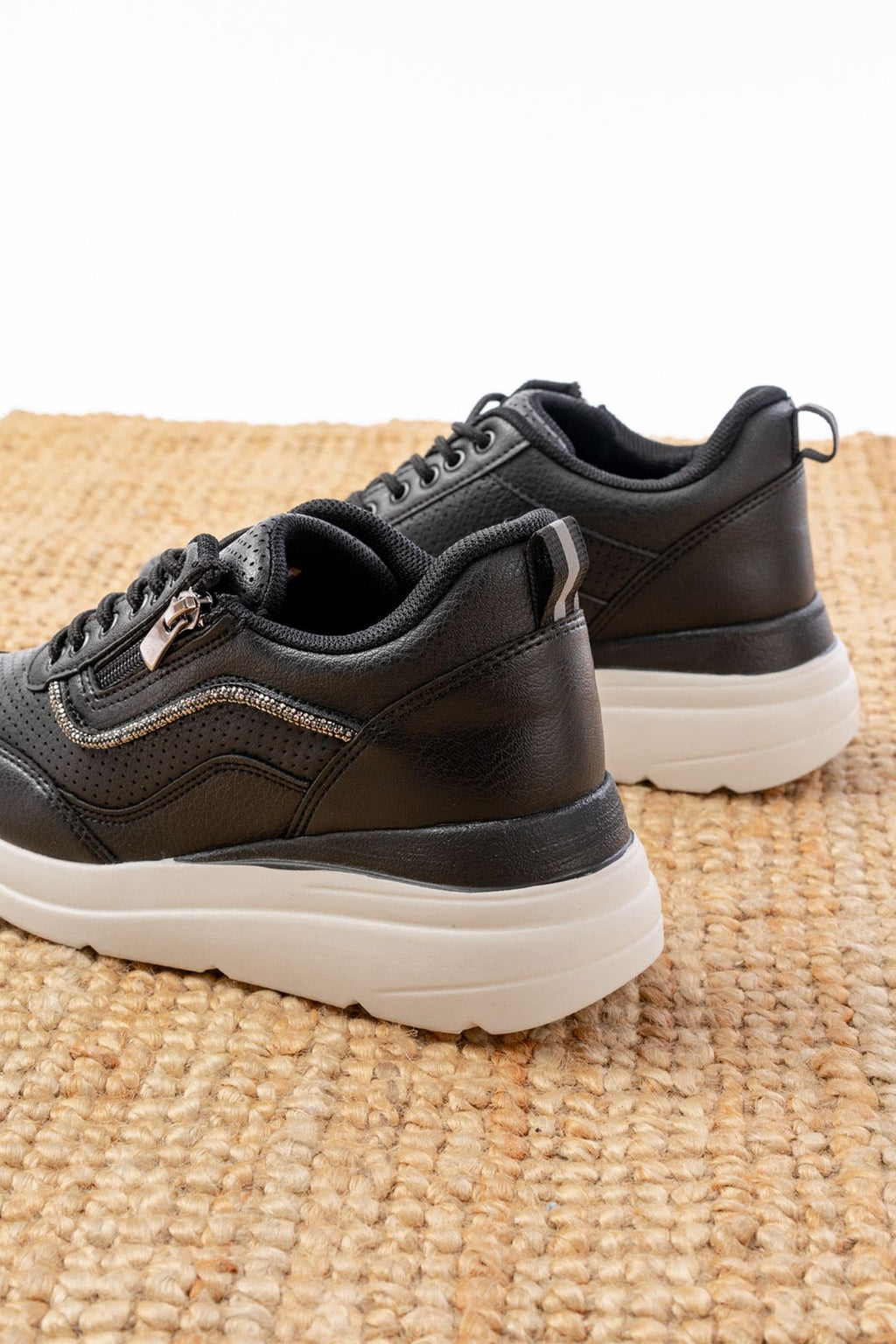 Ayakkabı Aşkı Siyah Bağcıklı Fermuarlı Taş Aksesuarlı Mevsimlik Spor Ayakkabı - Ayakkabı Aşkı