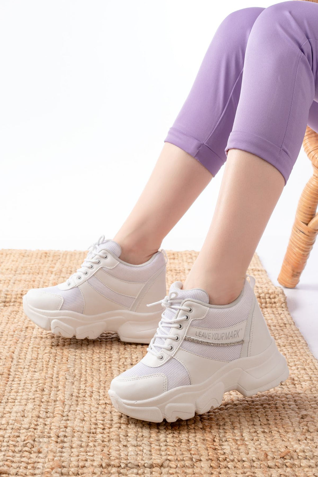 Ayakkabı Aşkı Beyaz Bağcıklı Fileli Taş Aksesuarlı Günlük Spor Ayakkabı - Ayakkabı Aşkı