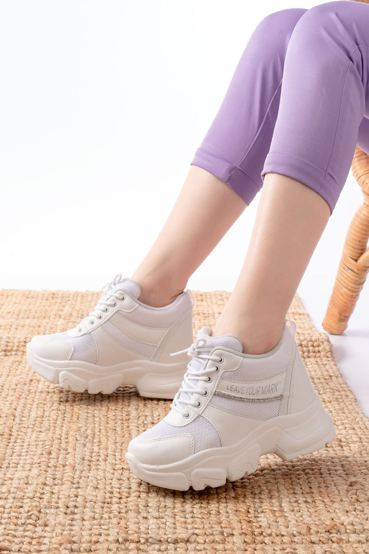 Ayakkabı Aşkı Beyaz Bağcıklı Fileli Taş Aksesuarlı Günlük Spor Ayakkabı - Ayakkabı Aşkı