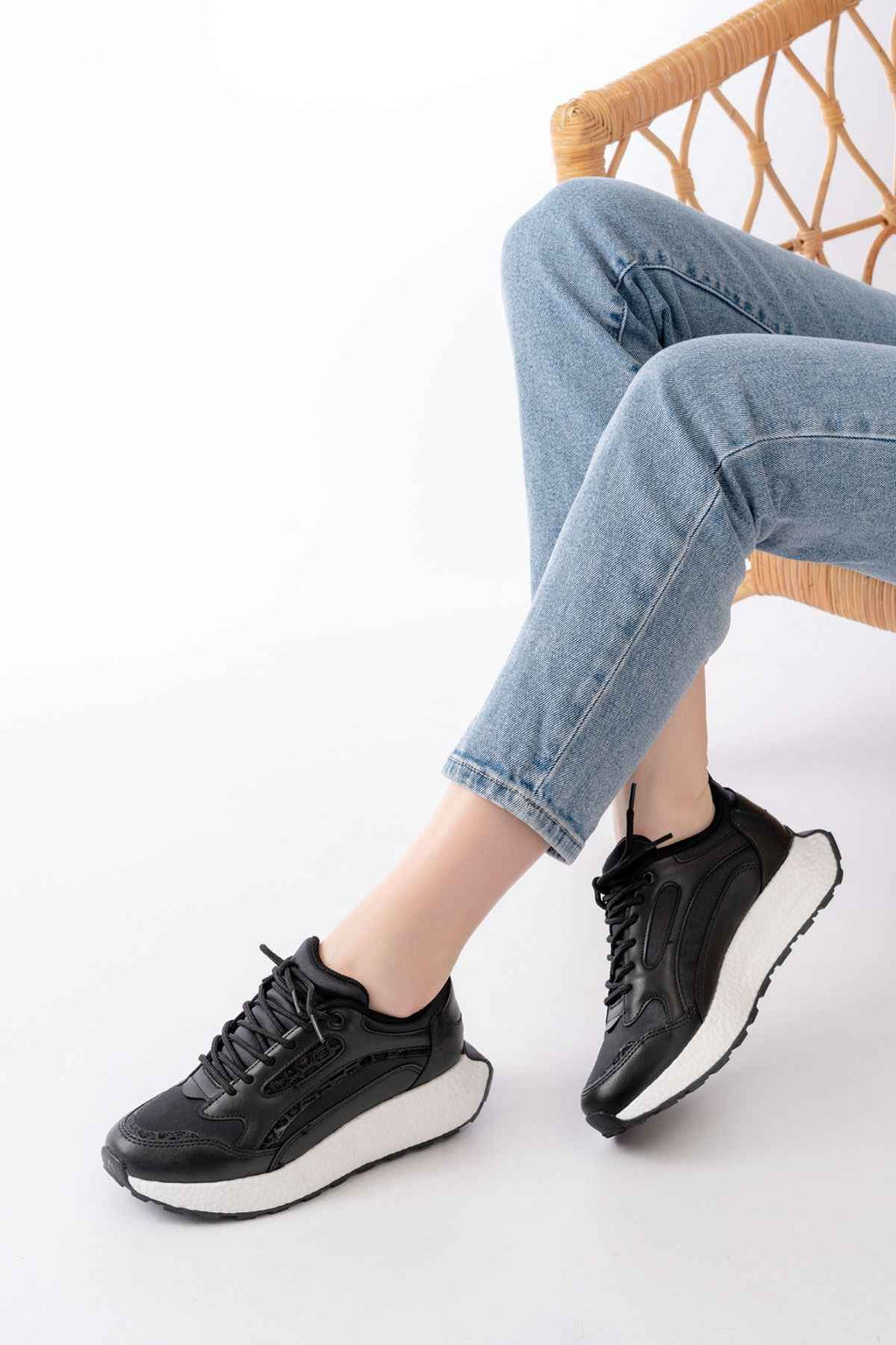 Ayakkabı Aşkı F-307 Siyah Bağcıklı Saten Taş Aksesuarlı Günlük Spor Ayakkabı