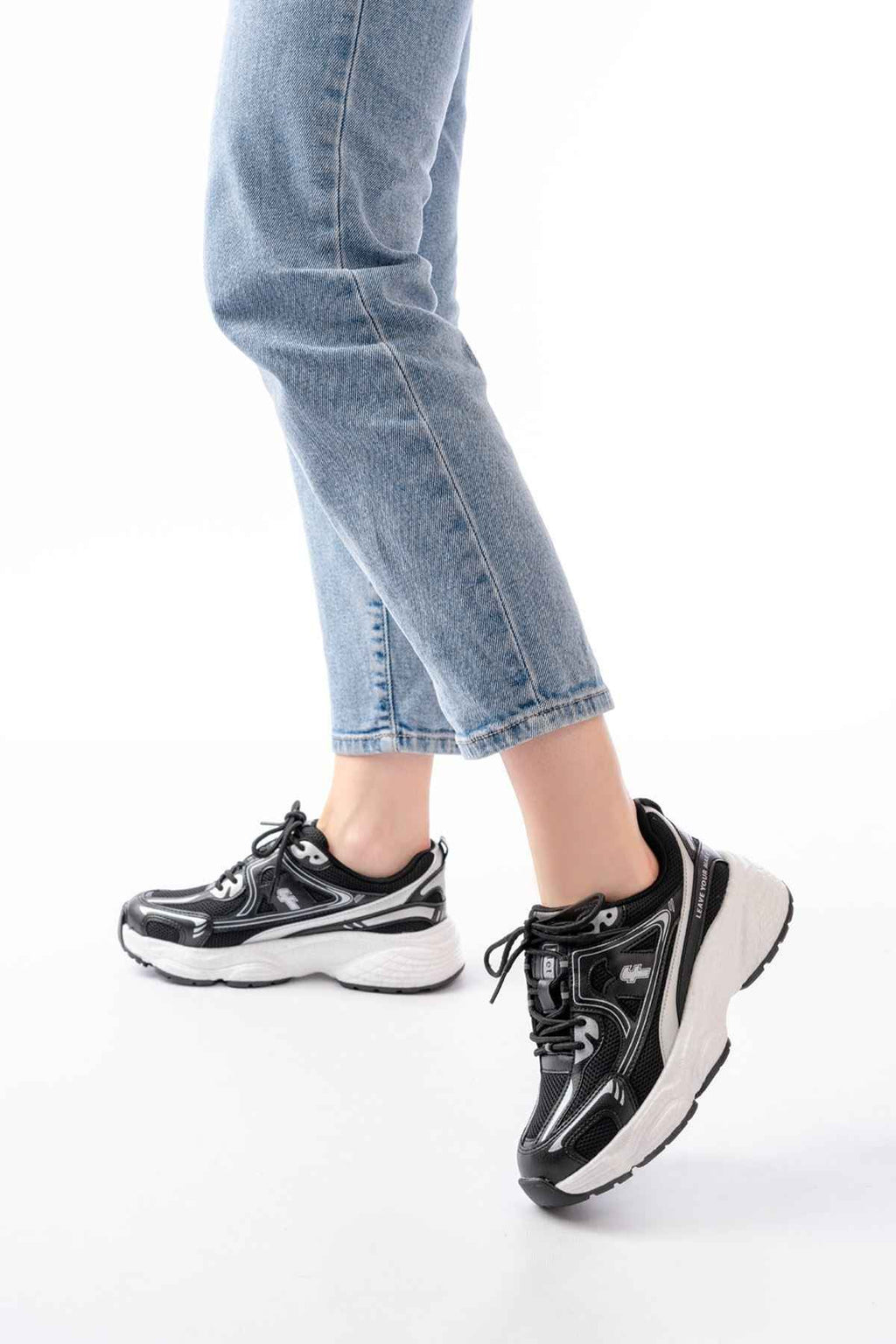 Ayakkabı Aşkı F-329 Siyah Günlük Bağcıklı Beyaz Tabanlı Yazlık Spor Ayakkabı