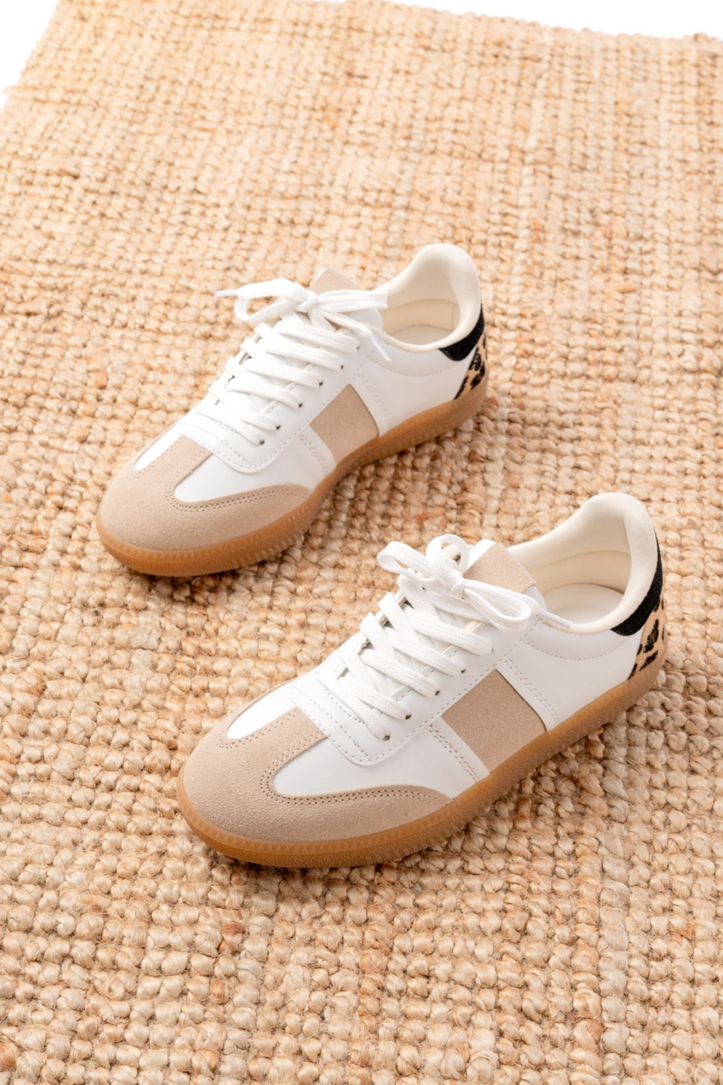 Ayakkabı Aşkı Beyaz Garni Leopar Desenli Bağcıklı Termo Taban Günlük Kadın Spor - Ayakkabı Aşkı