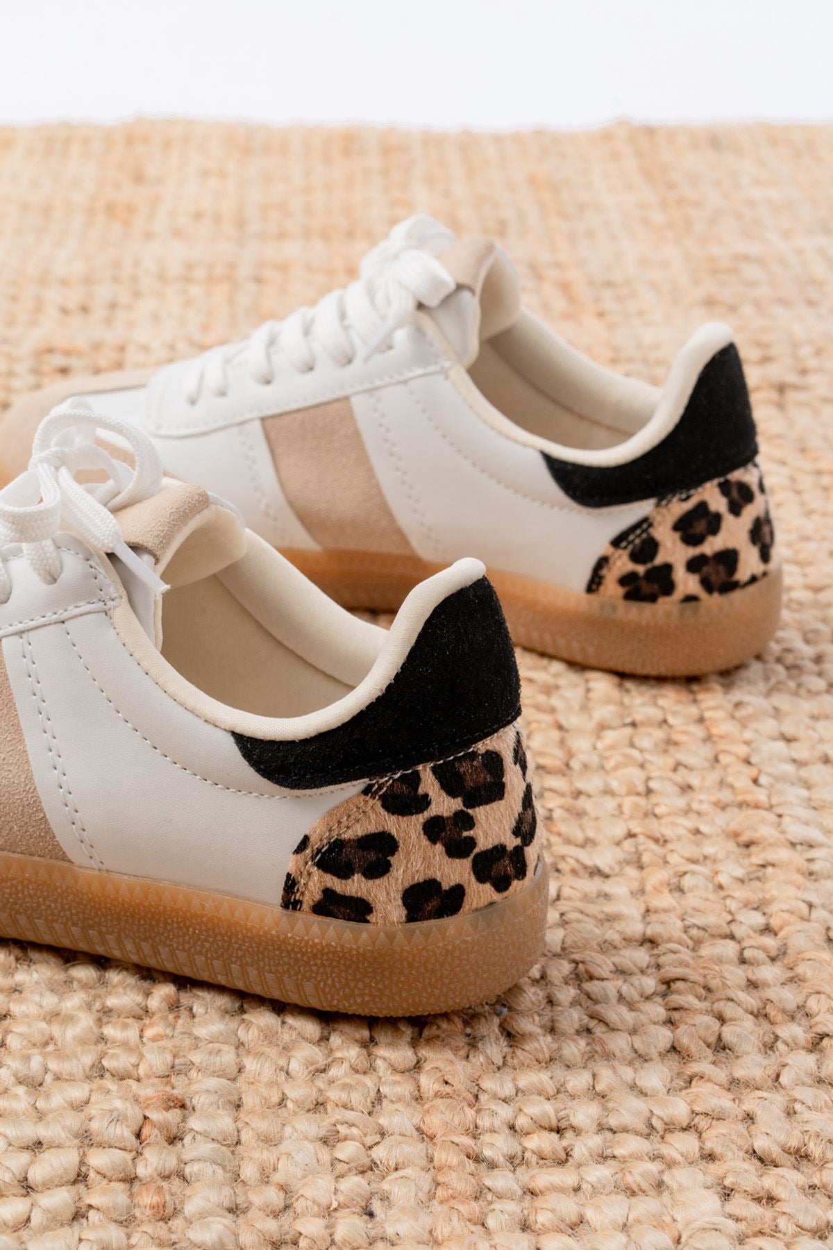 Ayakkabı Aşkı Beyaz Garni Leopar Desenli Bağcıklı Termo Taban Günlük Kadın Spor