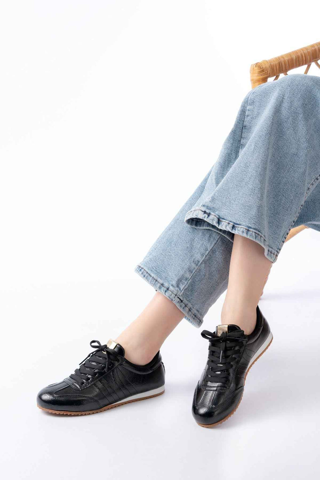 Ayakkabı Aşkı M-1009 Siyah Rugan Bağcıklı Günlük Kadın Spor