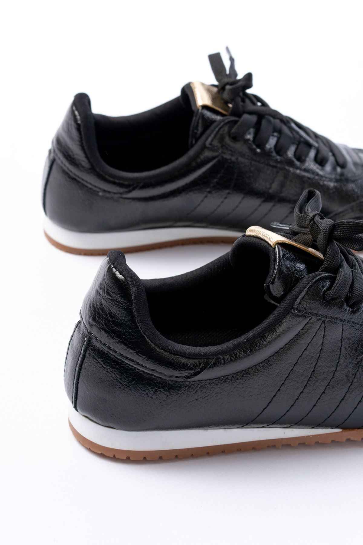 Ayakkabı Aşkı M-1009 Siyah Rugan Bağcıklı Günlük Kadın Spor